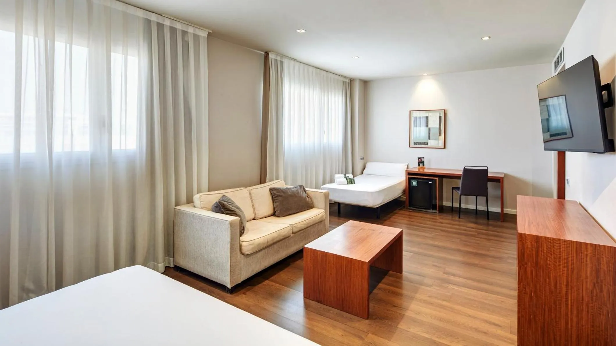 Photo of the whole room, Bed in Sercotel Ciutat de Montcada