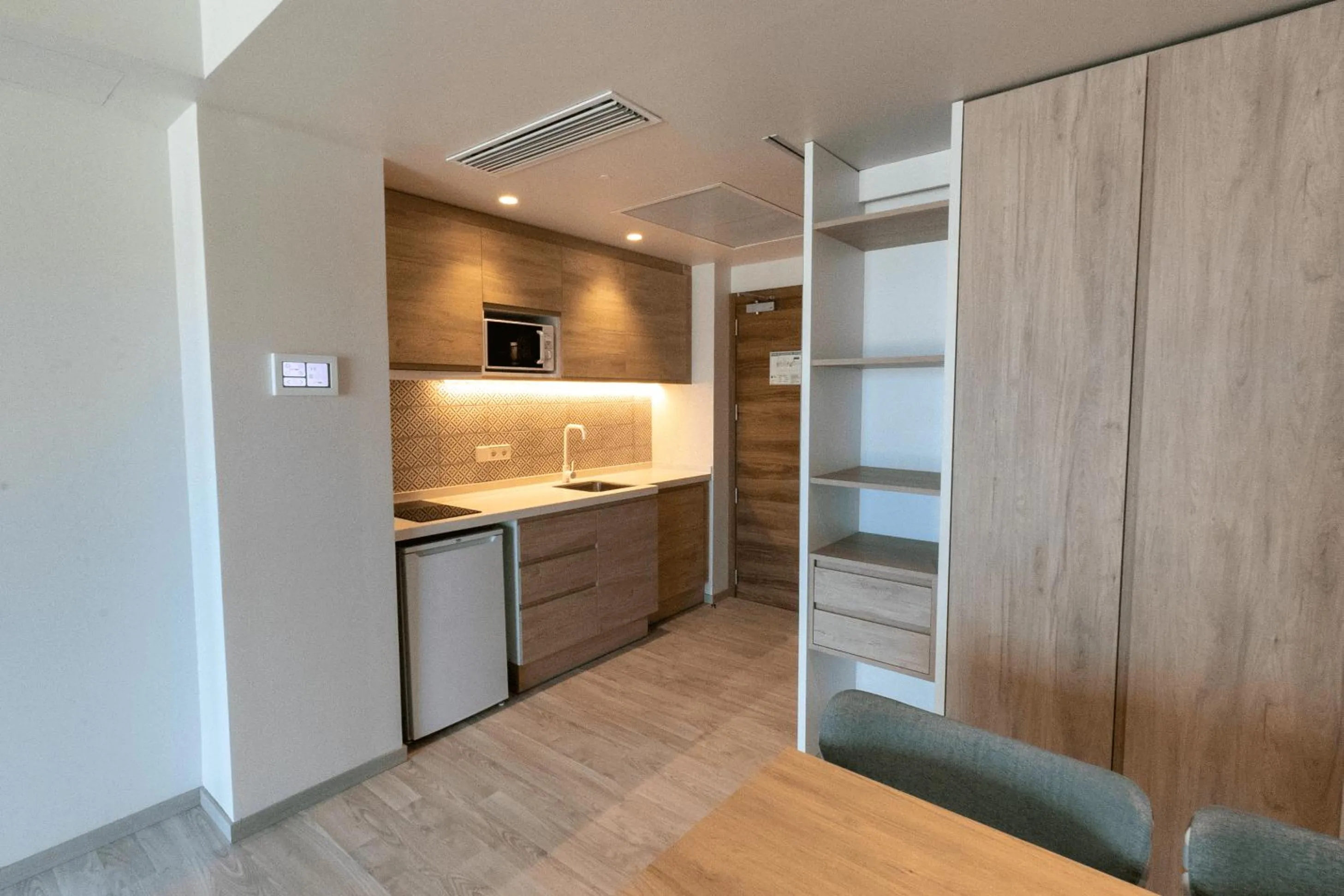 Kitchen or kitchenette in The White Apartments