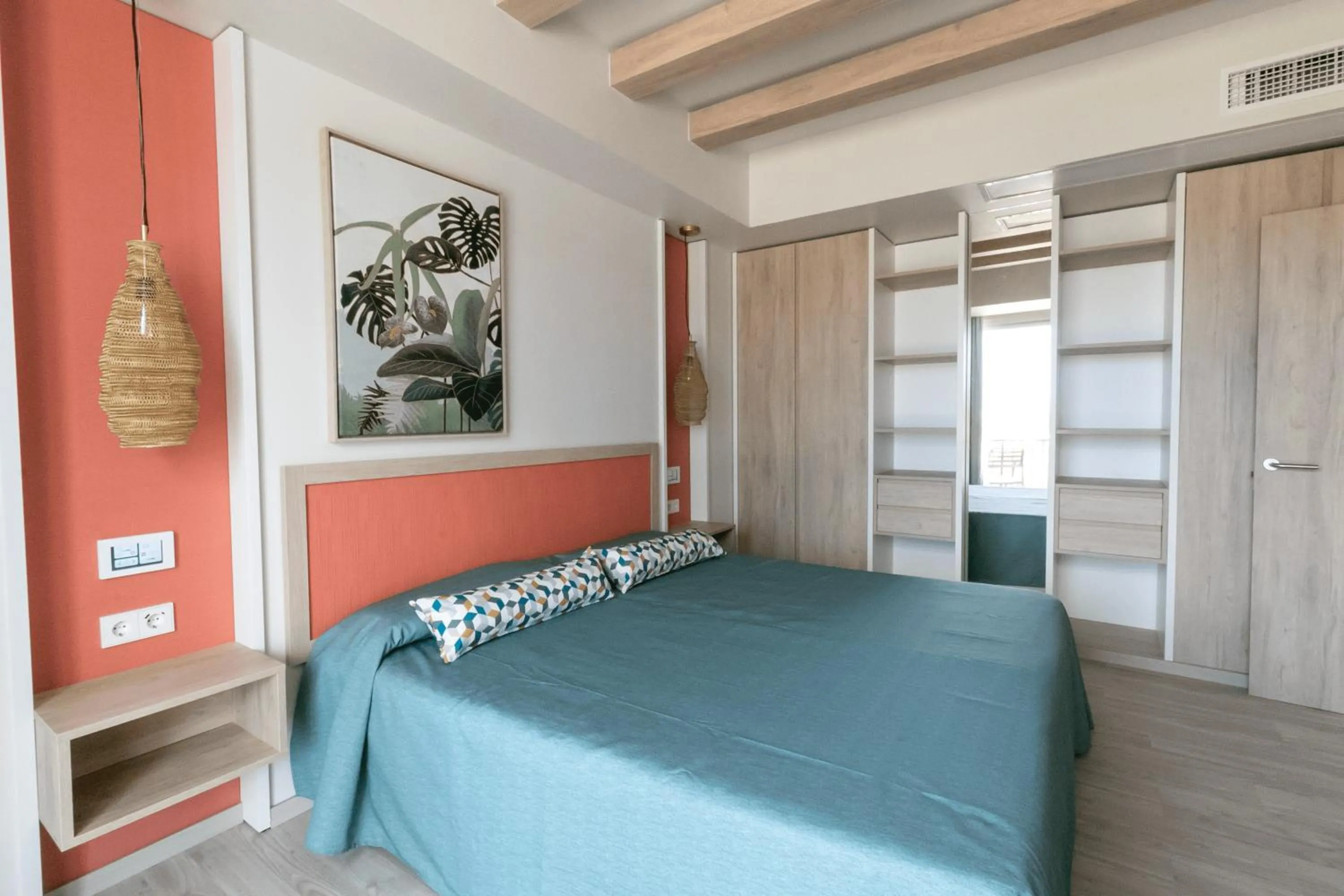 Photo of the whole room in The White Apartments