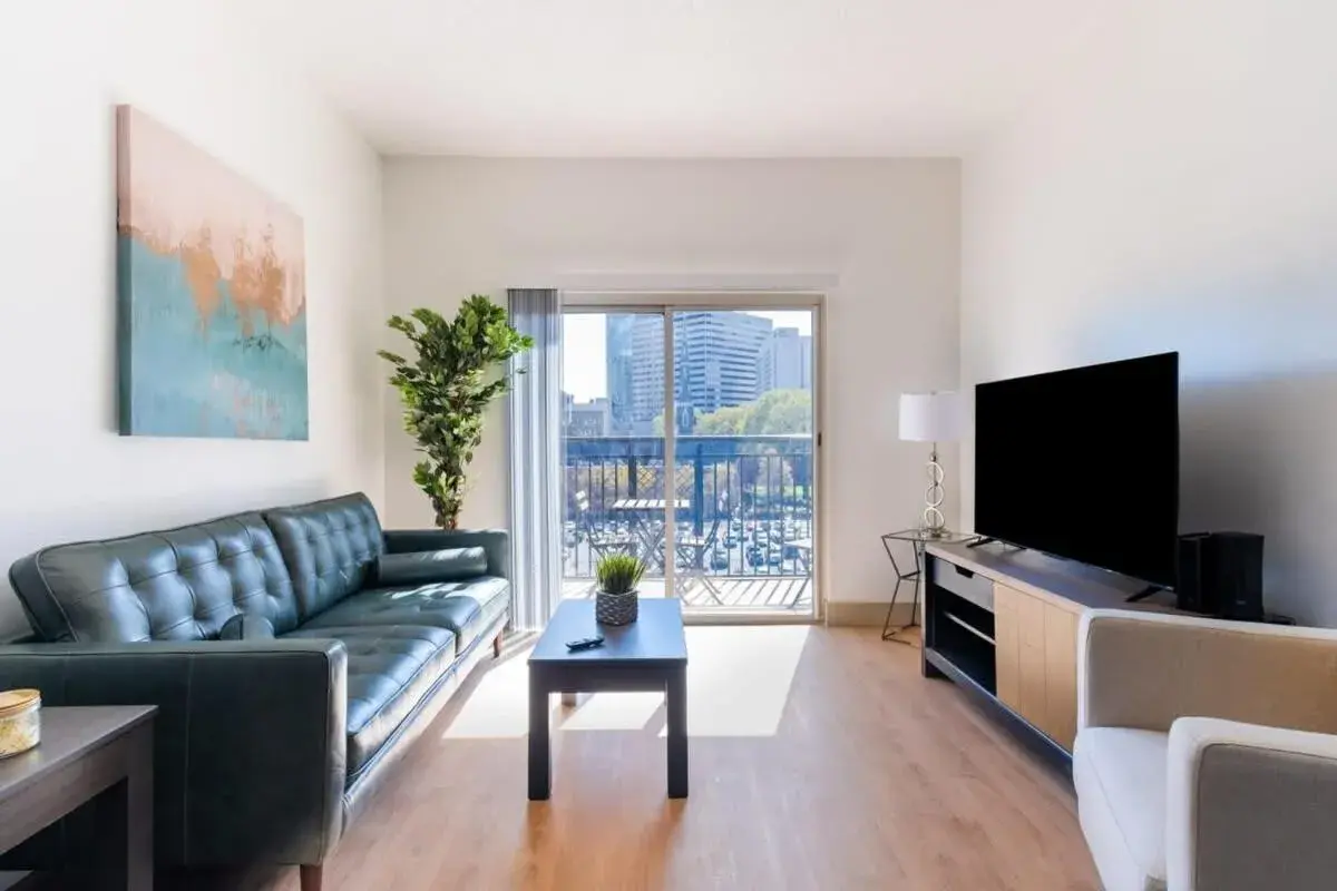 3BR Modern Downtown Apartment with Gym & Office 3BR Modern Downtown Apartment with Gym & Office