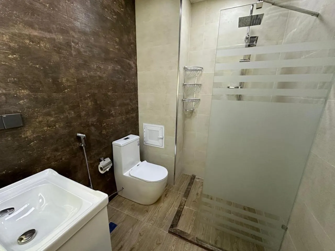 Shower in Sunrise Hotel Baku