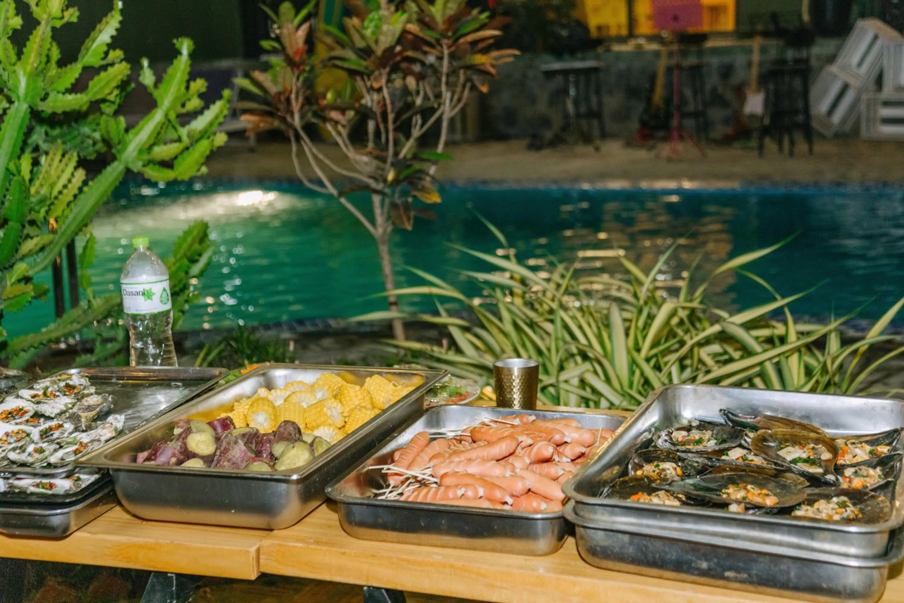 Food and drinks in Republic Hostel Cat Ba