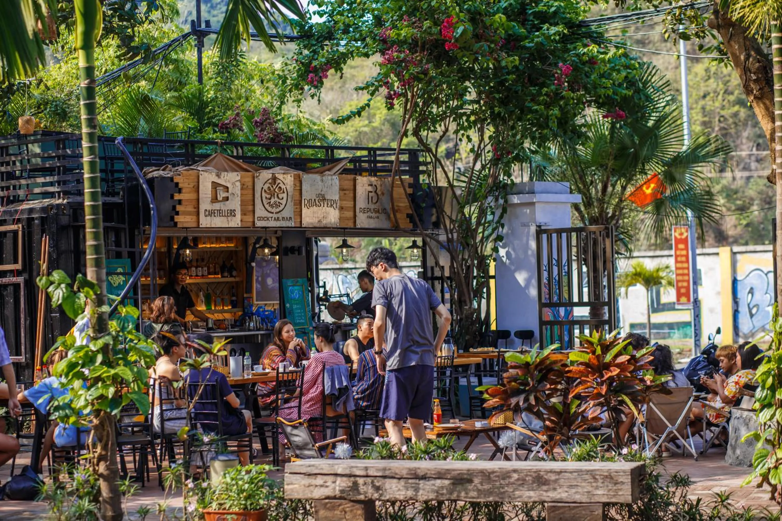 Restaurant/places to eat in Republic Hostel Cat Ba