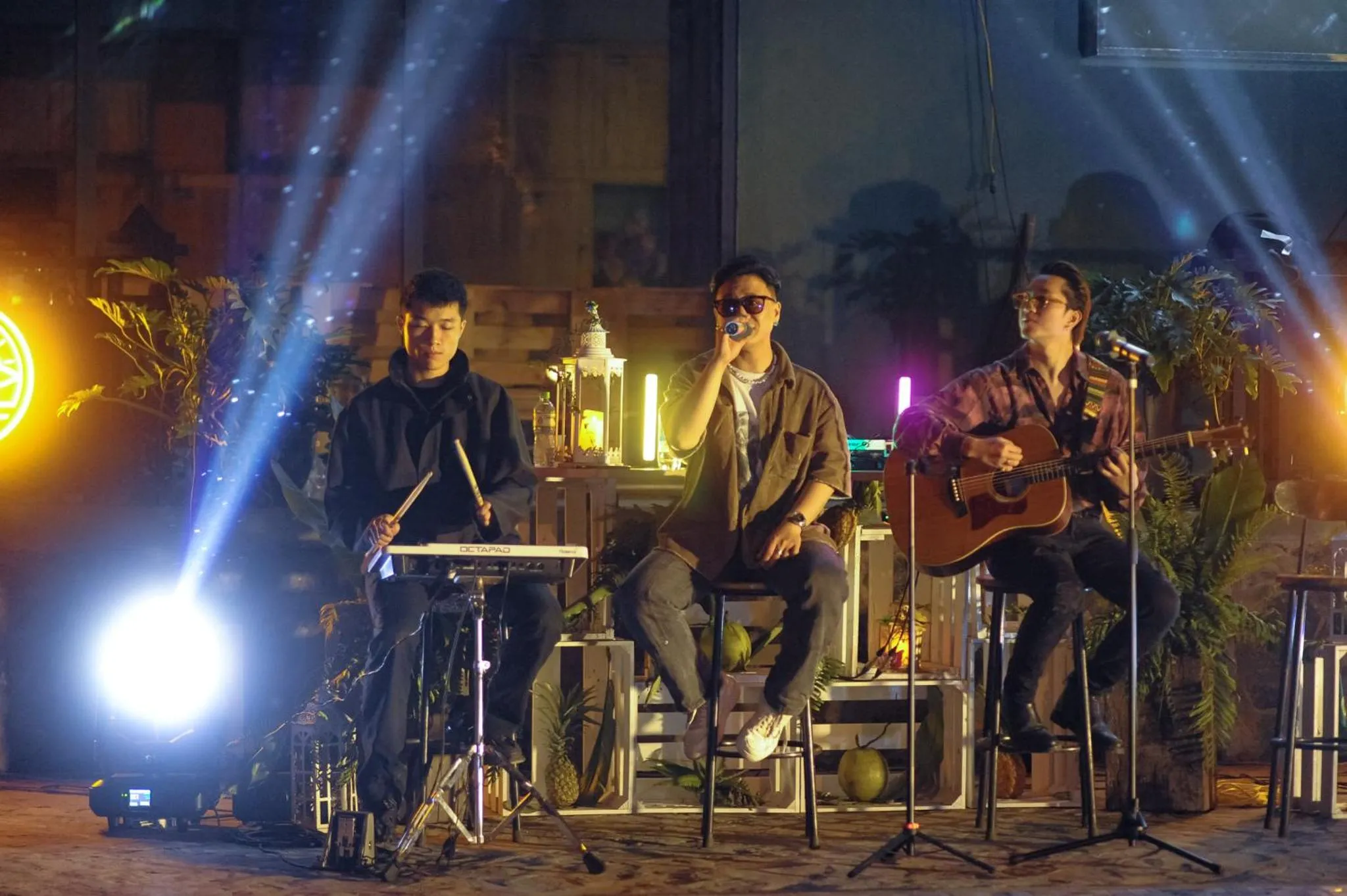 Night in Republic Hostel Cat Ba