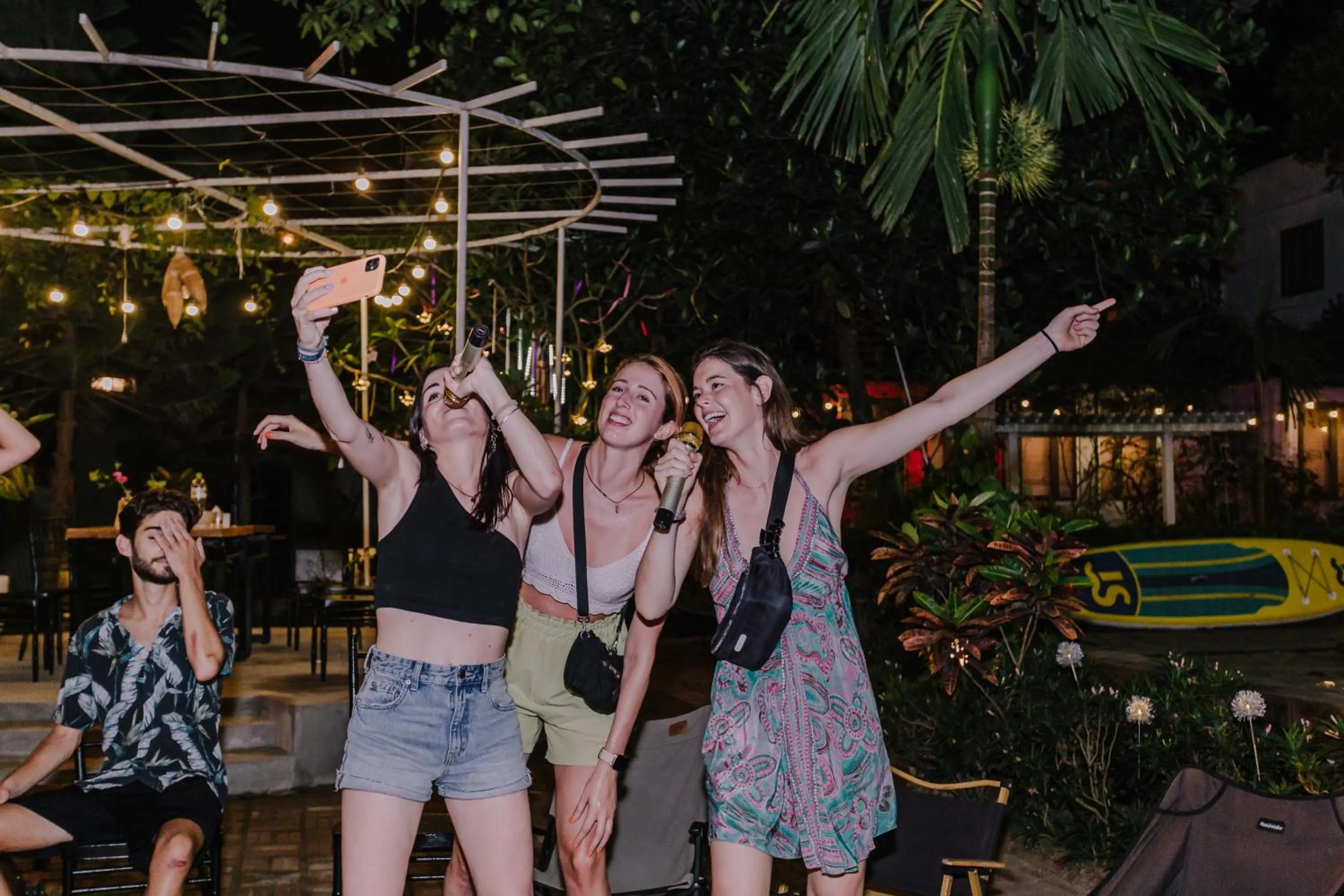 Night in Republic Hostel Cat Ba