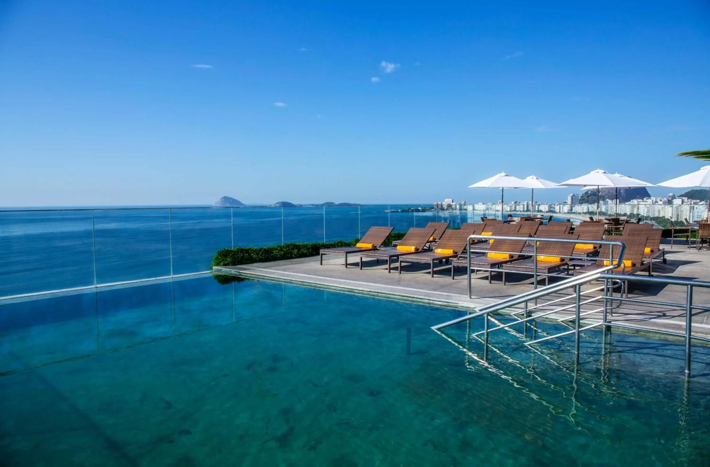 Swimming pool in Windsor Leme Hotel Swimming pool in Windsor Leme Hotel