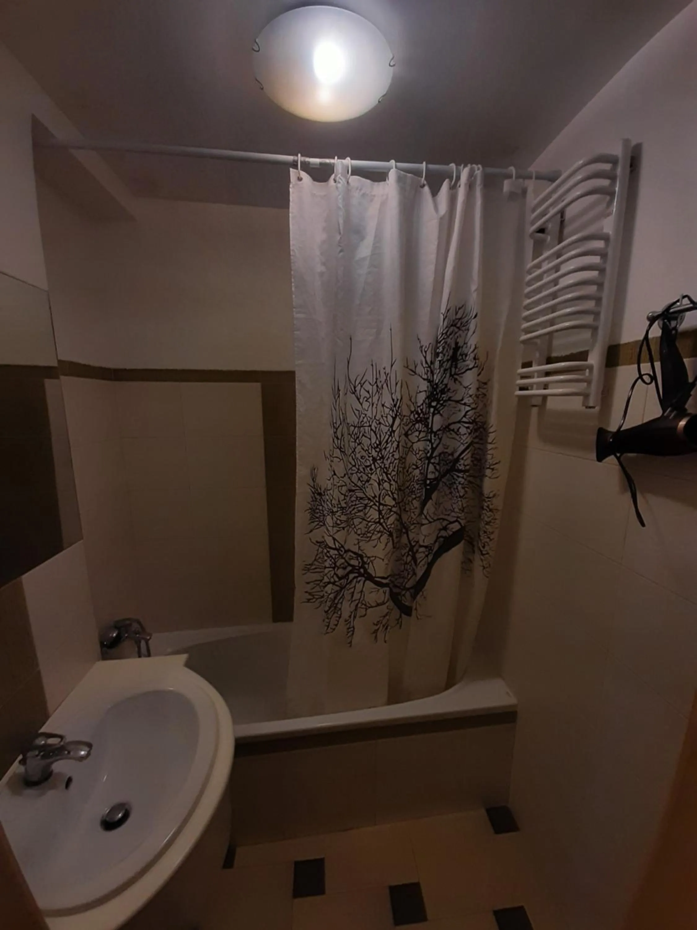 Bathroom in Ivory House (Marymont-Ruda)