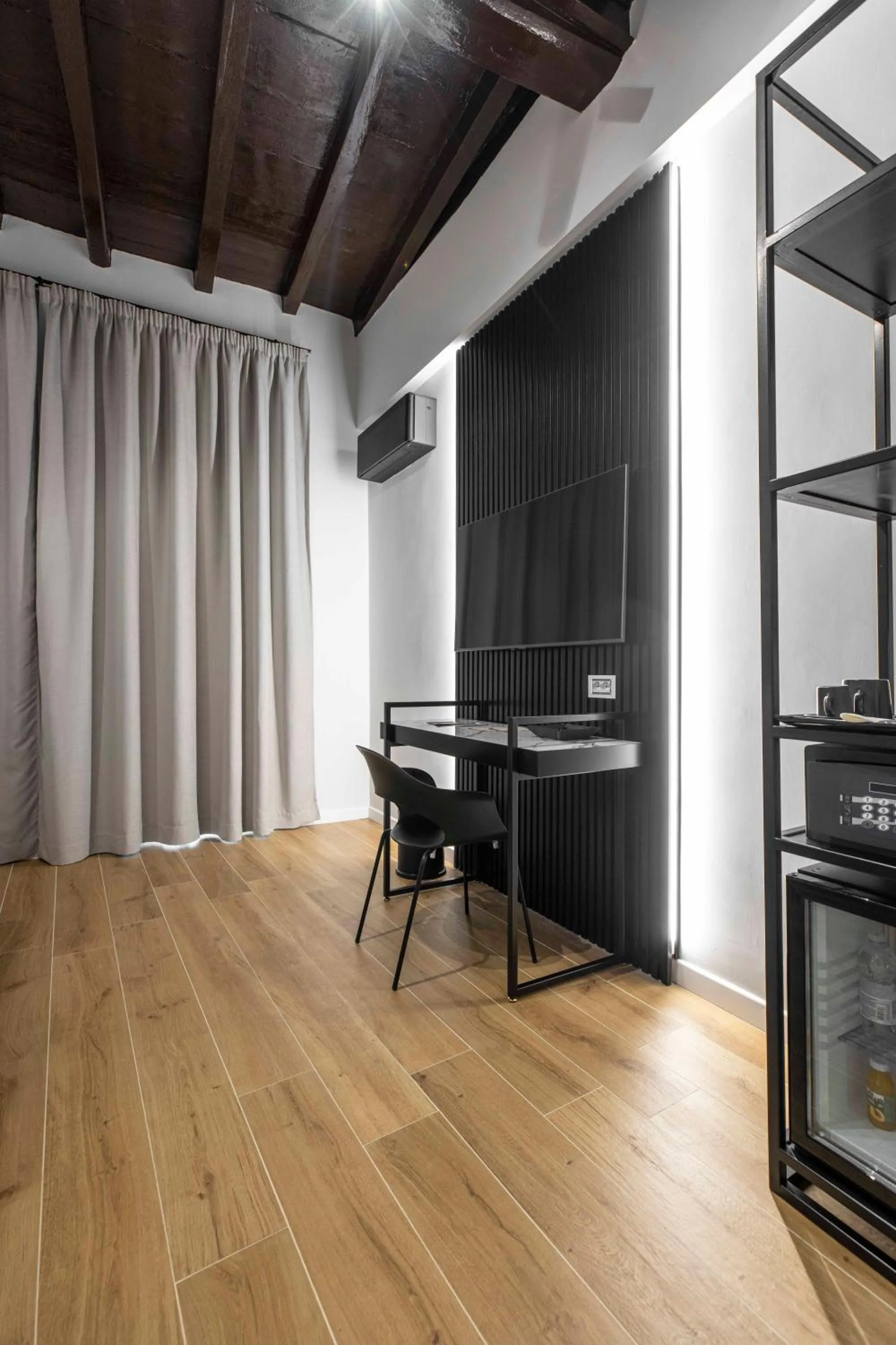 TV and multimedia in Home at Rome Luxury Navona Guesthouse