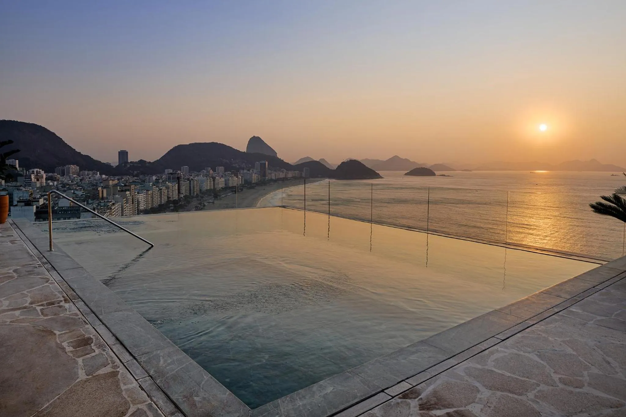 Swimming pool in Rio Othon Palace