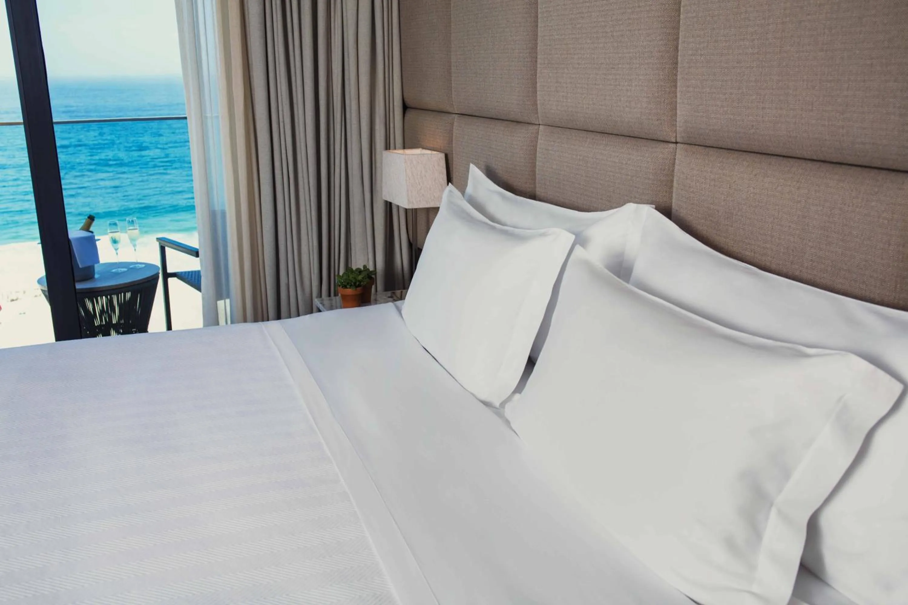 Sea view, Bed in Windsor California Copacabana