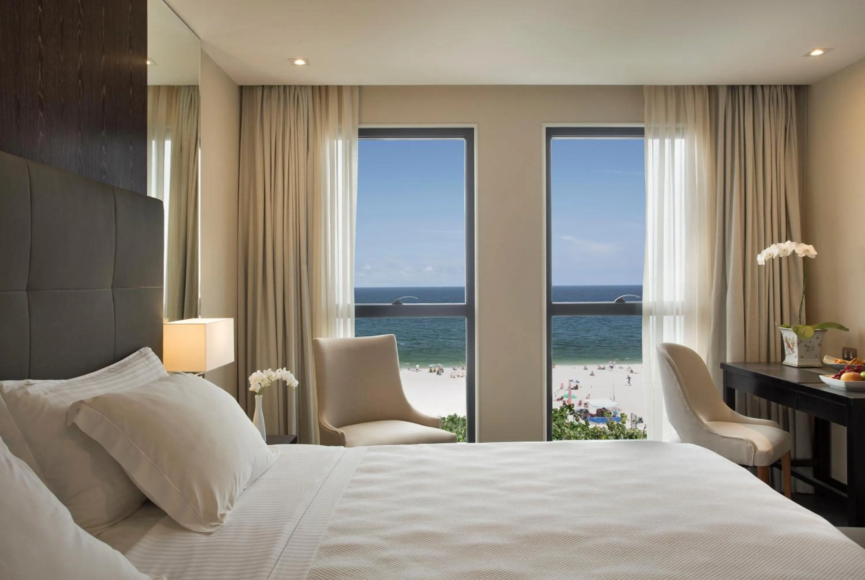 Photo of the whole room, Bed in Windsor California Copacabana