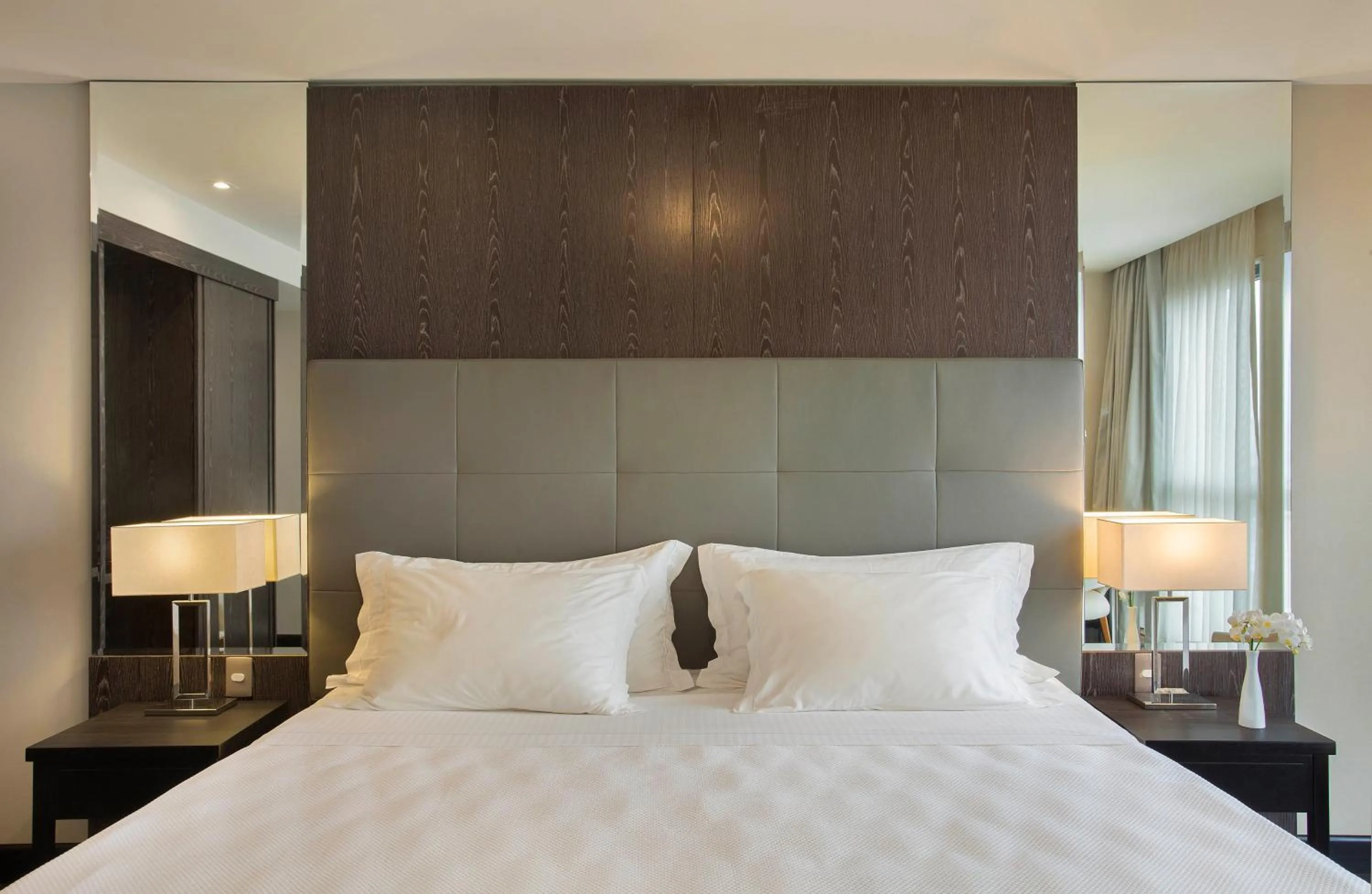 Photo of the whole room, Bed in Windsor California Copacabana