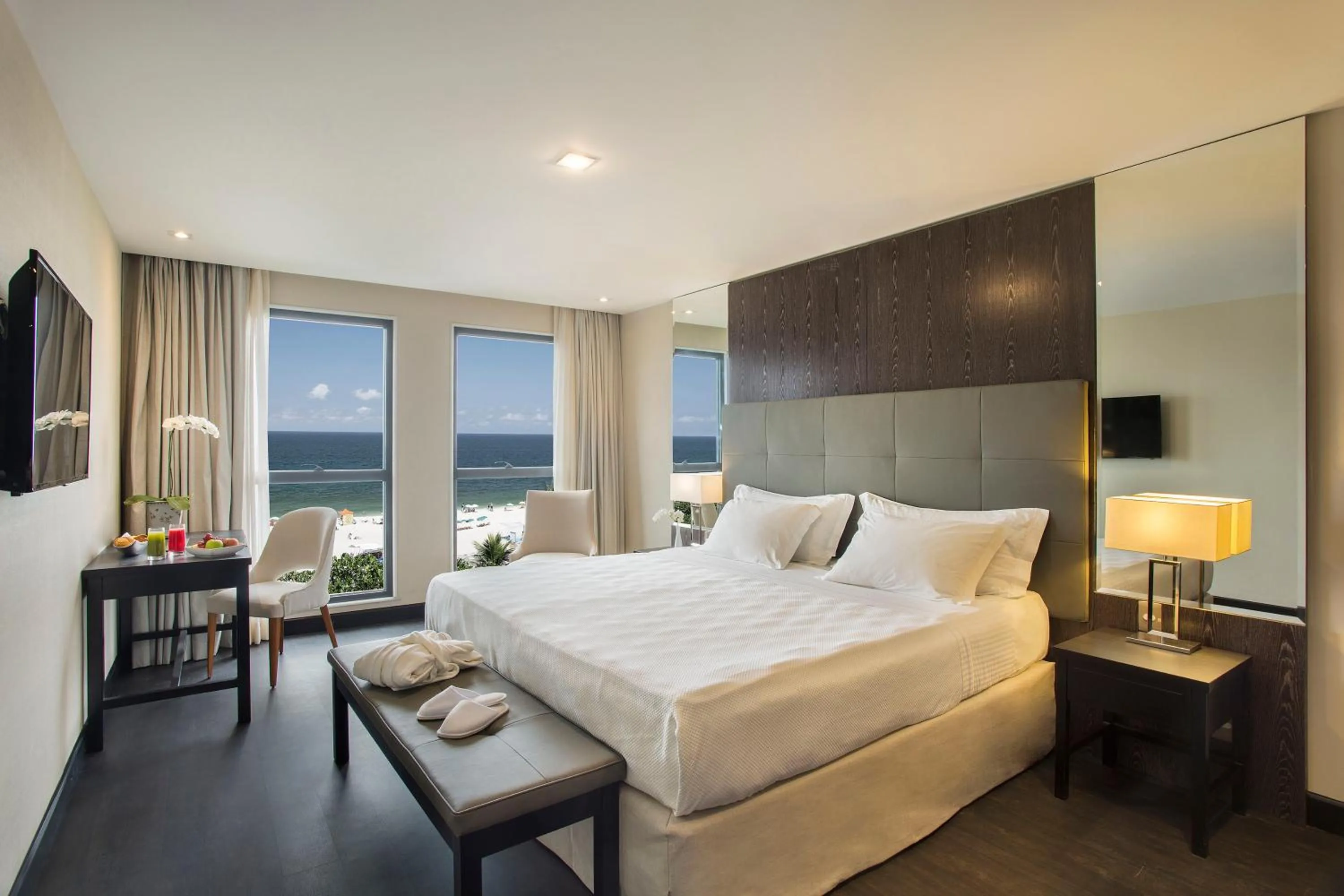 Photo of the whole room, Bed in Windsor California Copacabana