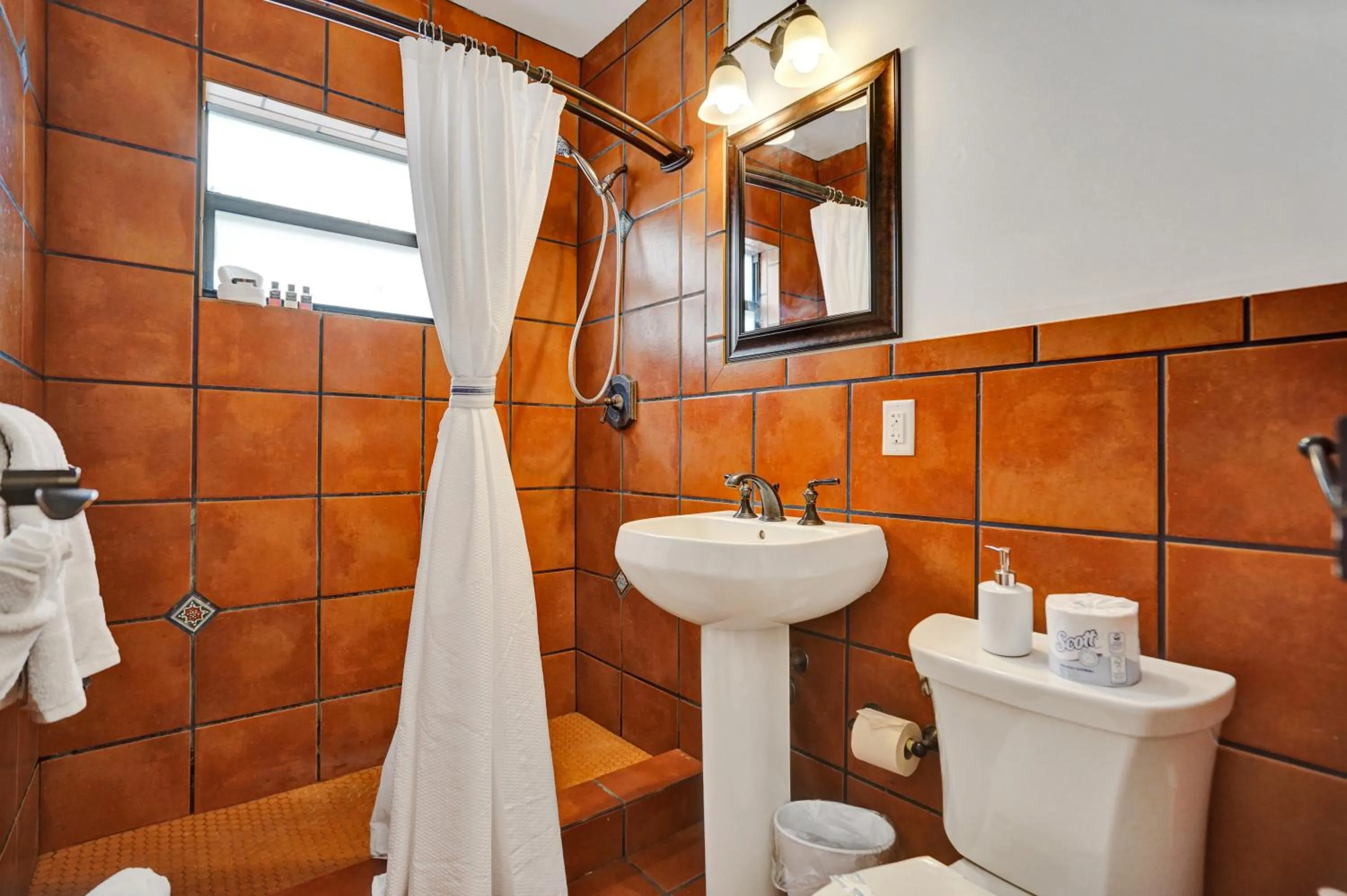 Waves On Walnut - Beach Access