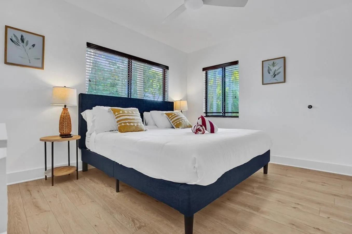 Bed in Waves On Walnut - Beach Access