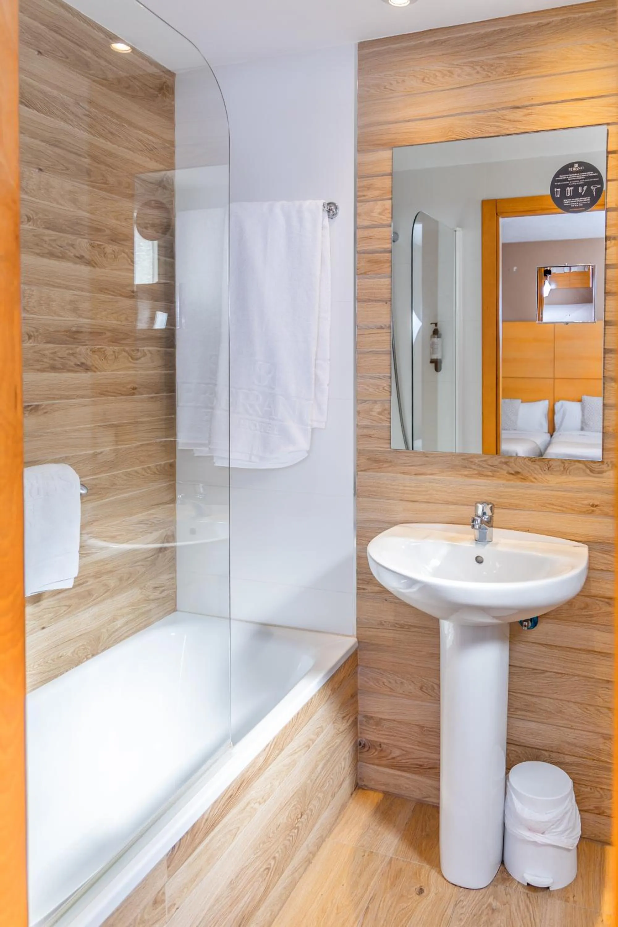 Bathroom in Hotel Serrano