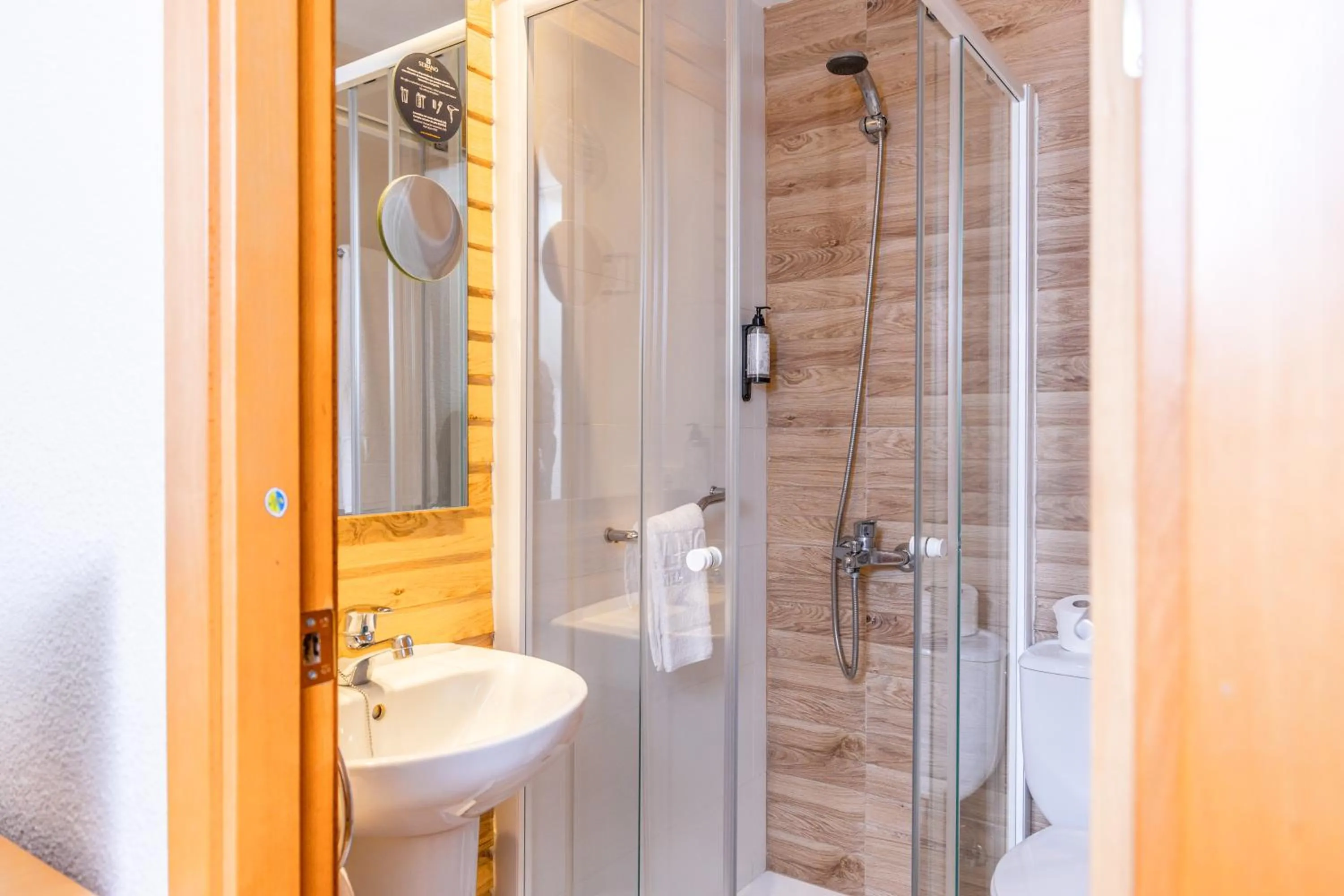 Bathroom in Hotel Serrano