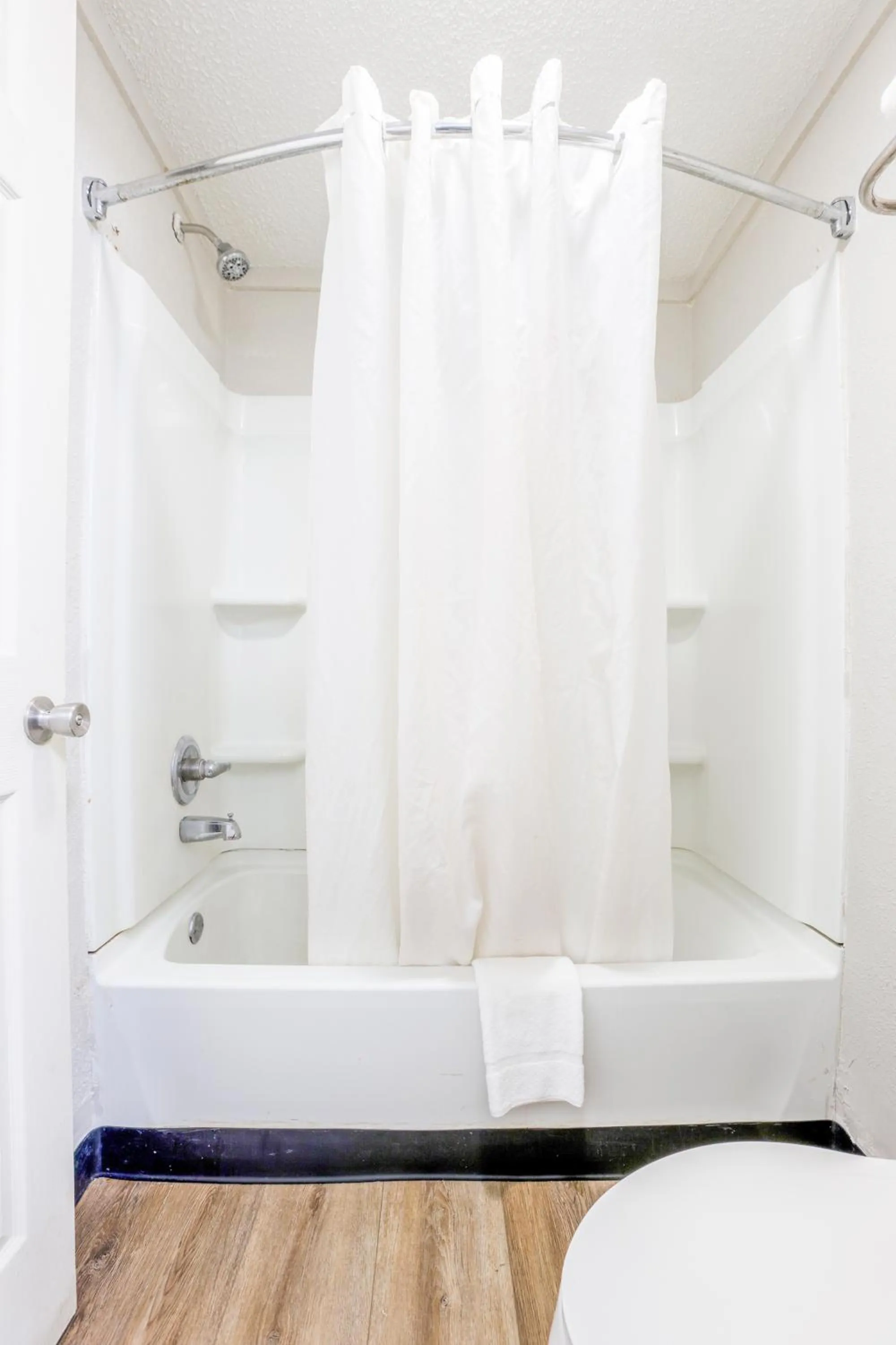 Bathroom in Cozy Garden Inn By OYO Hwy 40 Richmond