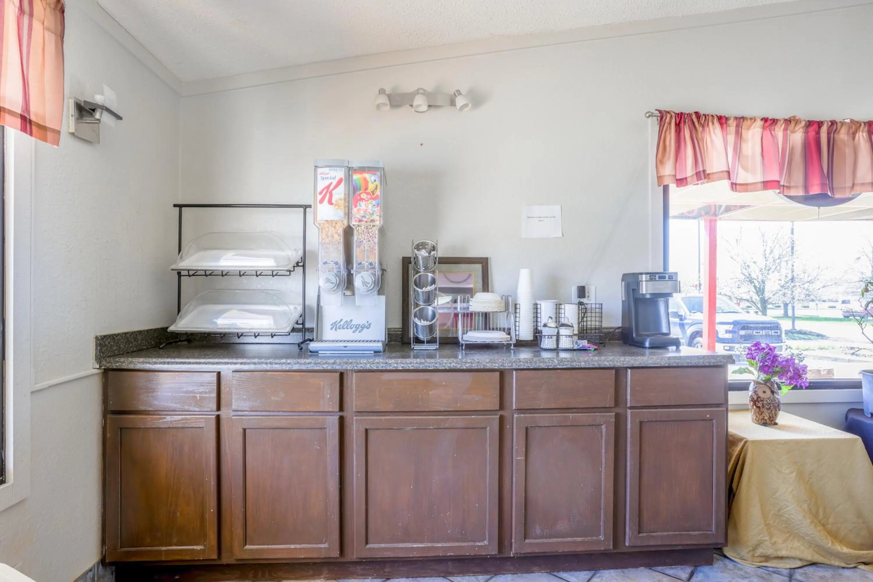 Area and facilities in Cozy Garden Inn By OYO Hwy 40 Richmond