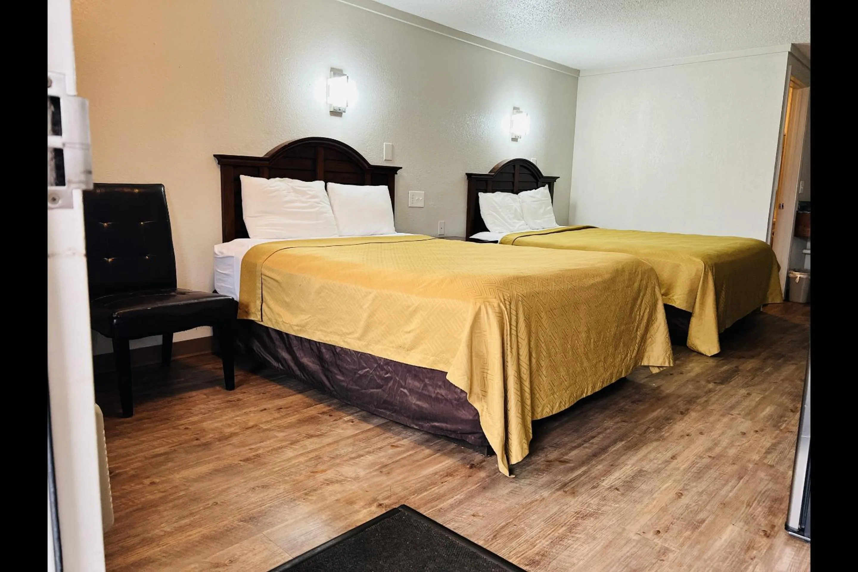 2 Full Beds Non-Smoking in Cozy Garden Inn By OYO Hwy 40 Richmond
