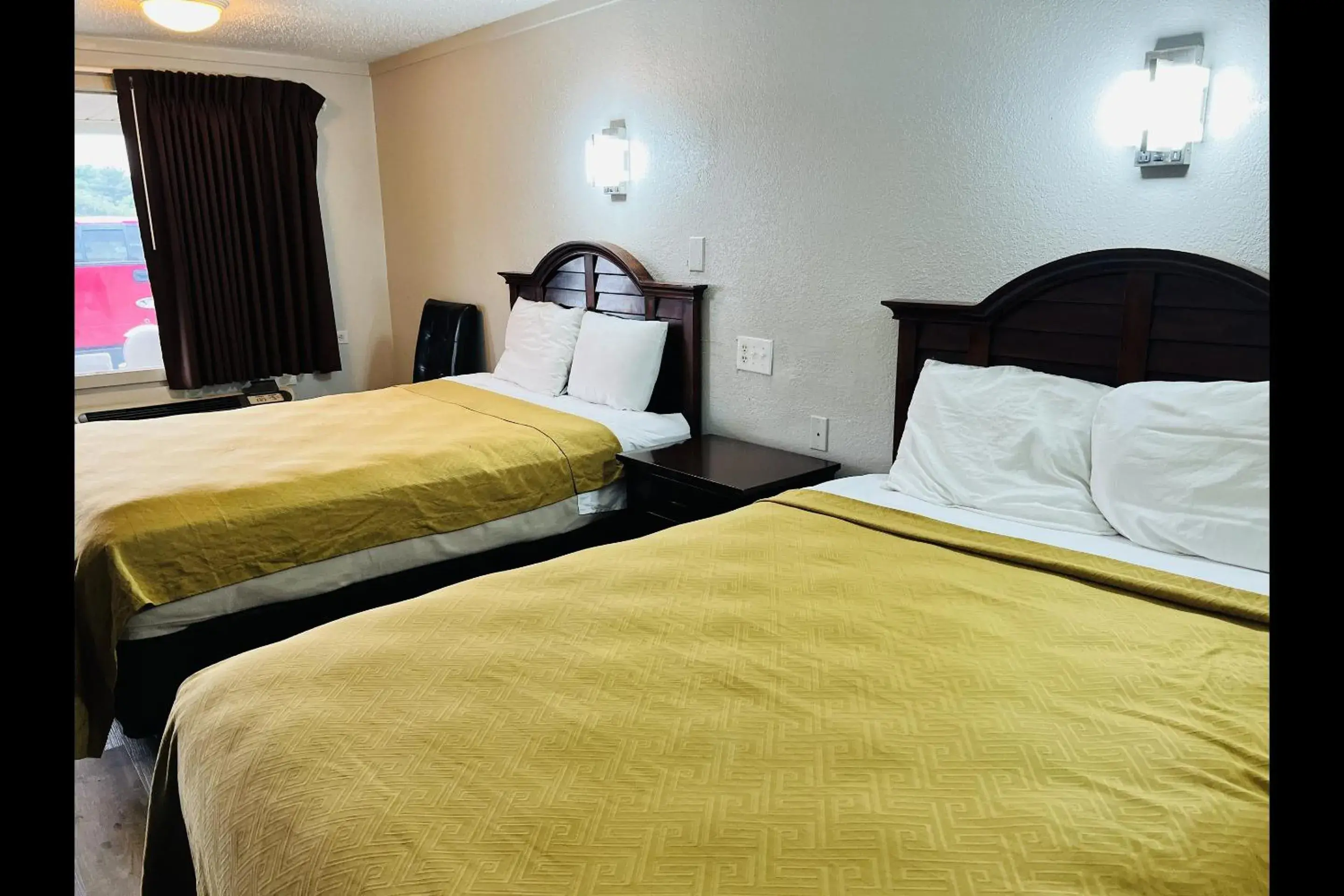 2 Full Beds Non-Smoking in Cozy Garden Inn By OYO Hwy 40 Richmond 2 Full Beds Non-Smoking in Cozy Garden Inn By OYO Hwy 40 Richmond