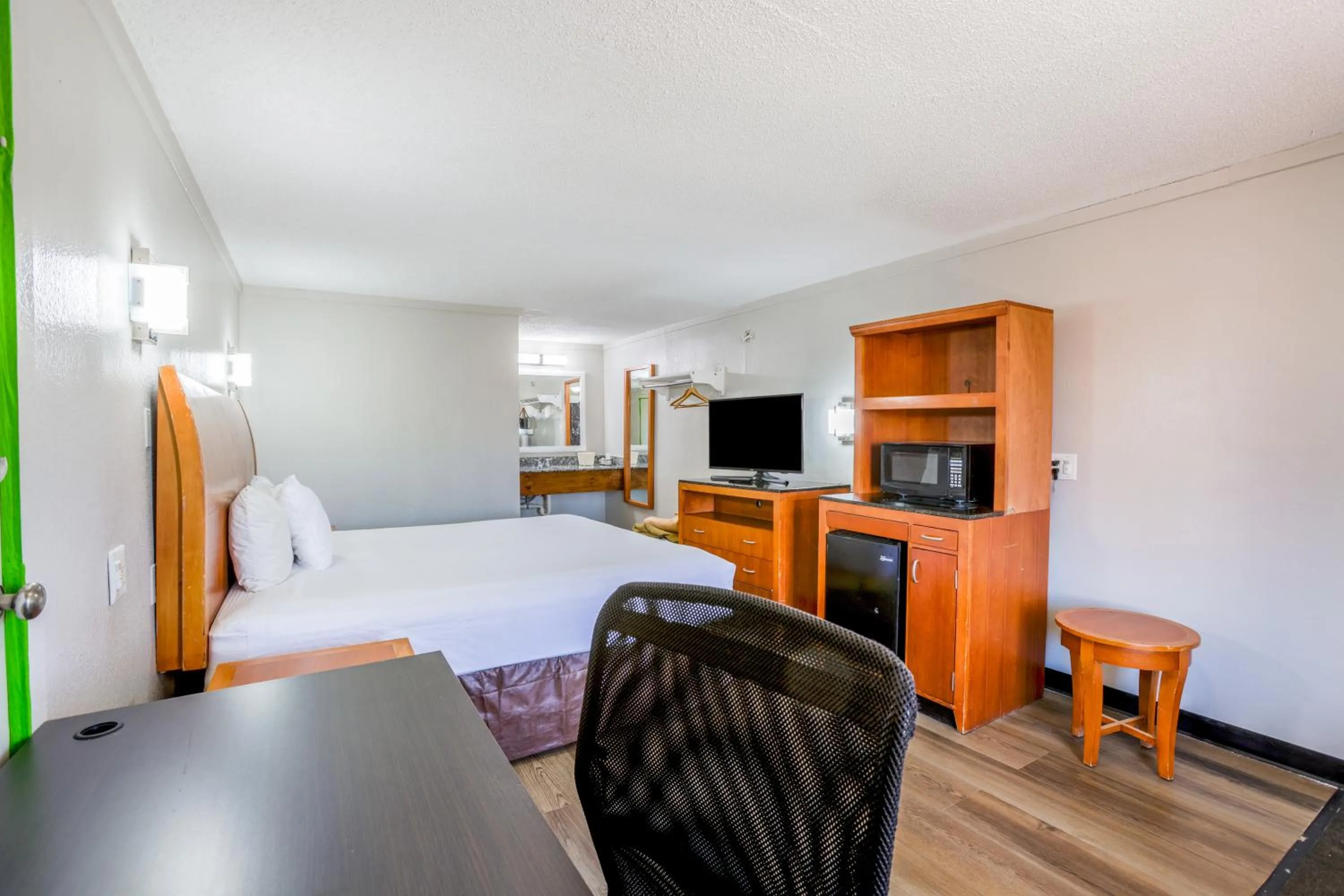 Bedroom, Bed in Cozy Garden Inn By OYO Hwy 40 Richmond