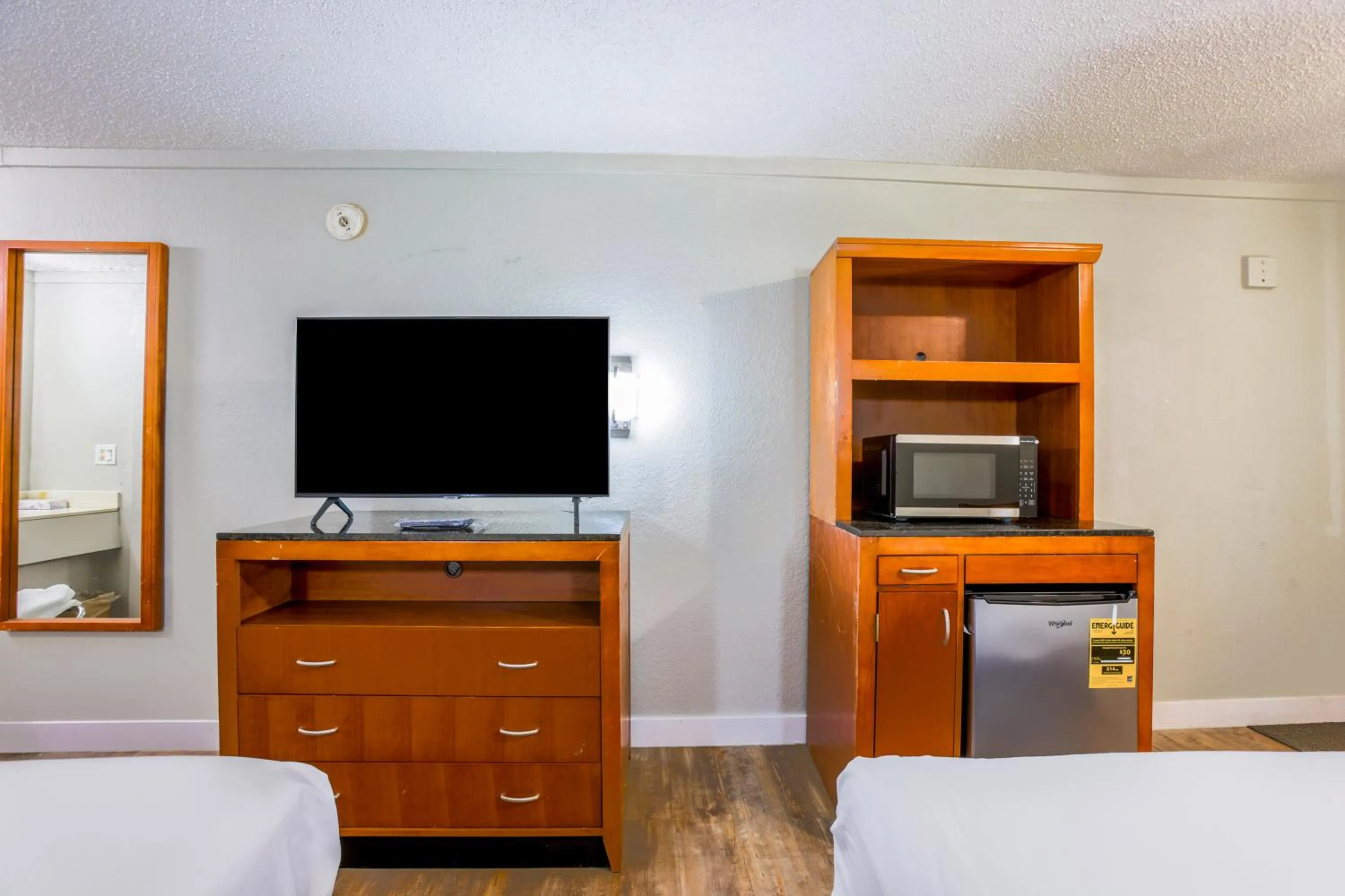 Bedroom, Bed in Cozy Garden Inn By OYO Hwy 40 Richmond