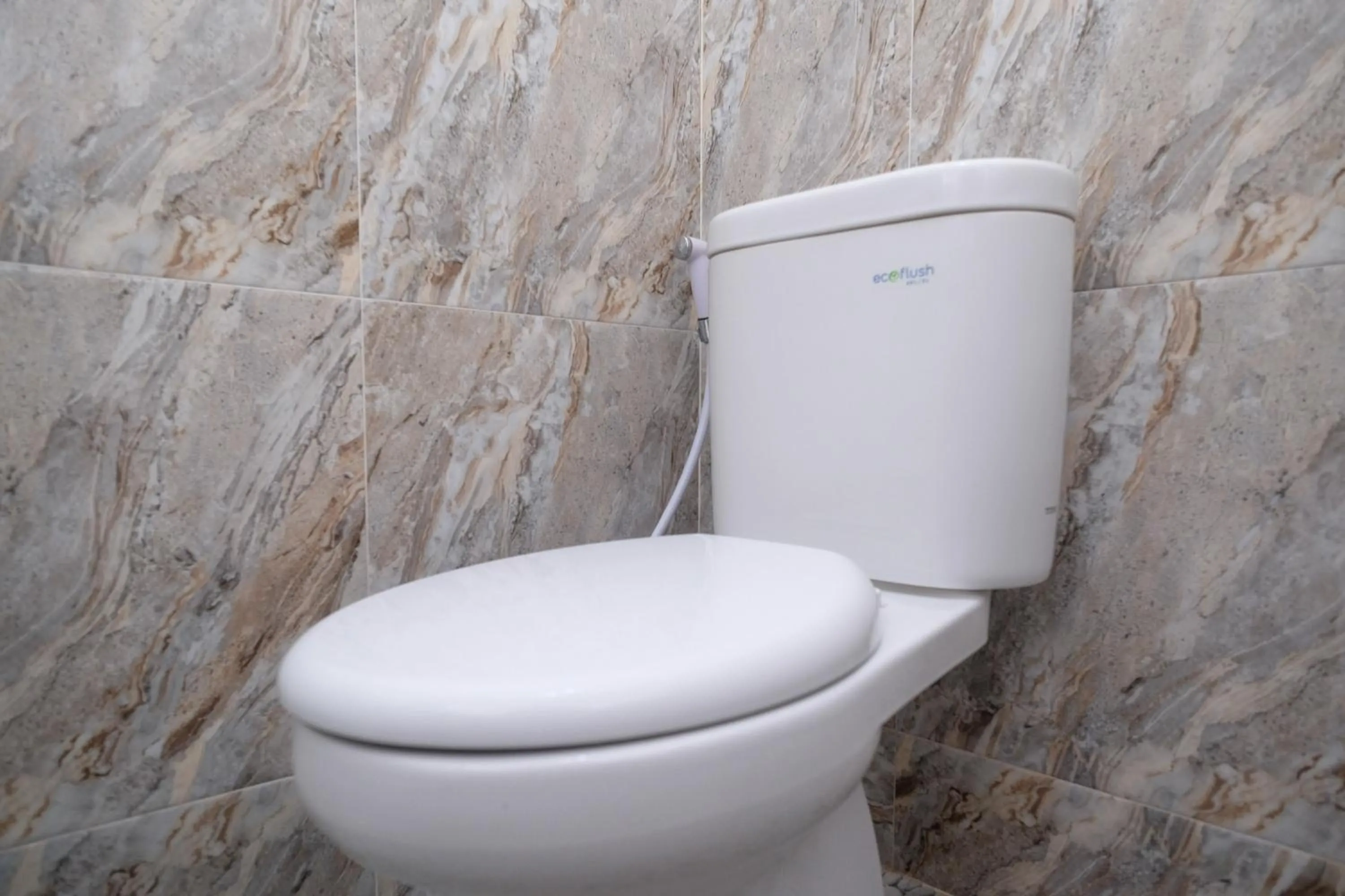 Bathroom in RedDoorz Syariah near Alun Alun Wonosobo 3