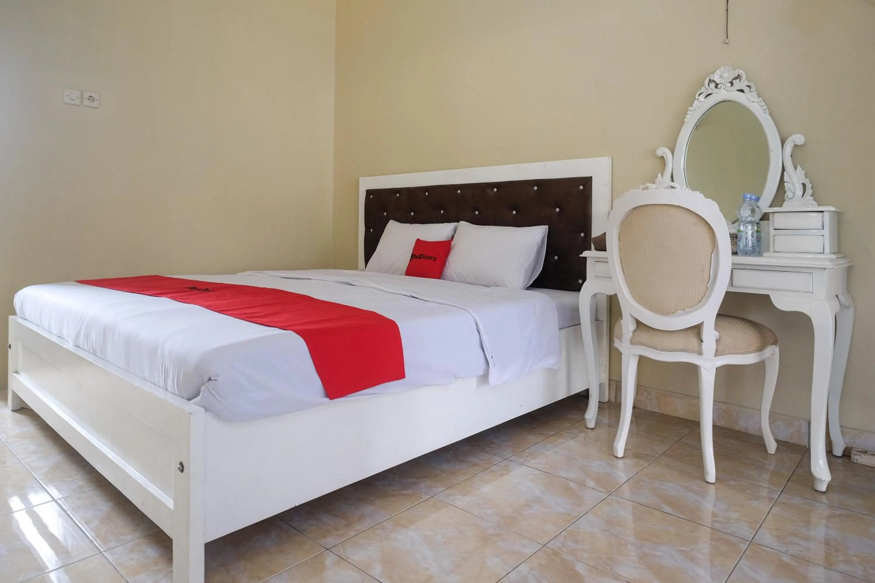 Bedroom, Bed in RedDoorz Syariah near Alun Alun Wonosobo 3