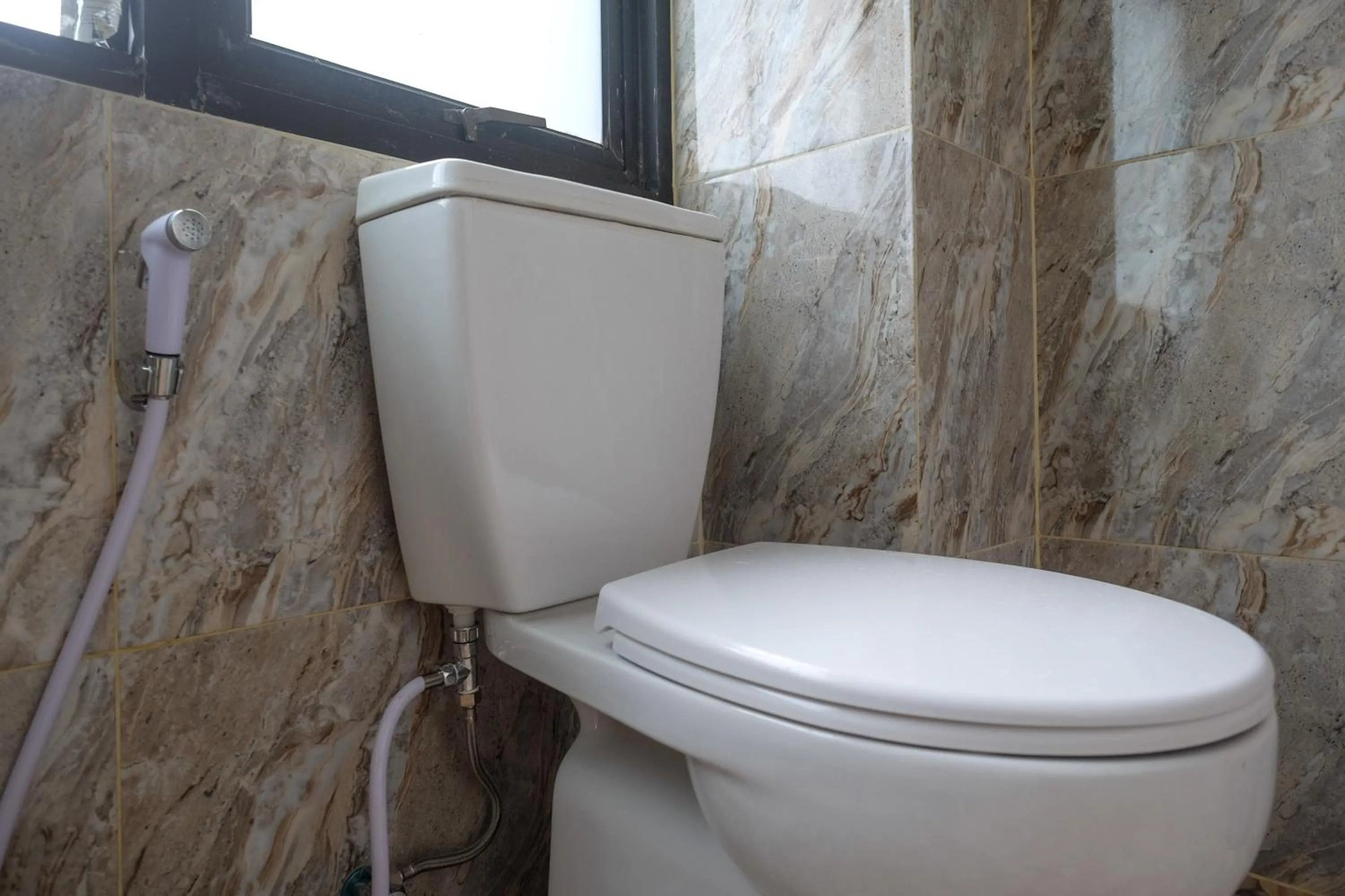 Bathroom in RedDoorz Syariah near Alun Alun Wonosobo 3