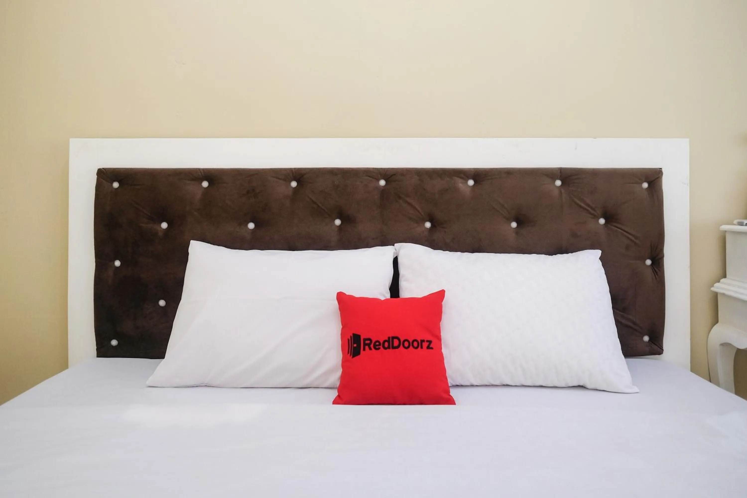 Bedroom, Bed in RedDoorz Syariah near Alun Alun Wonosobo 3