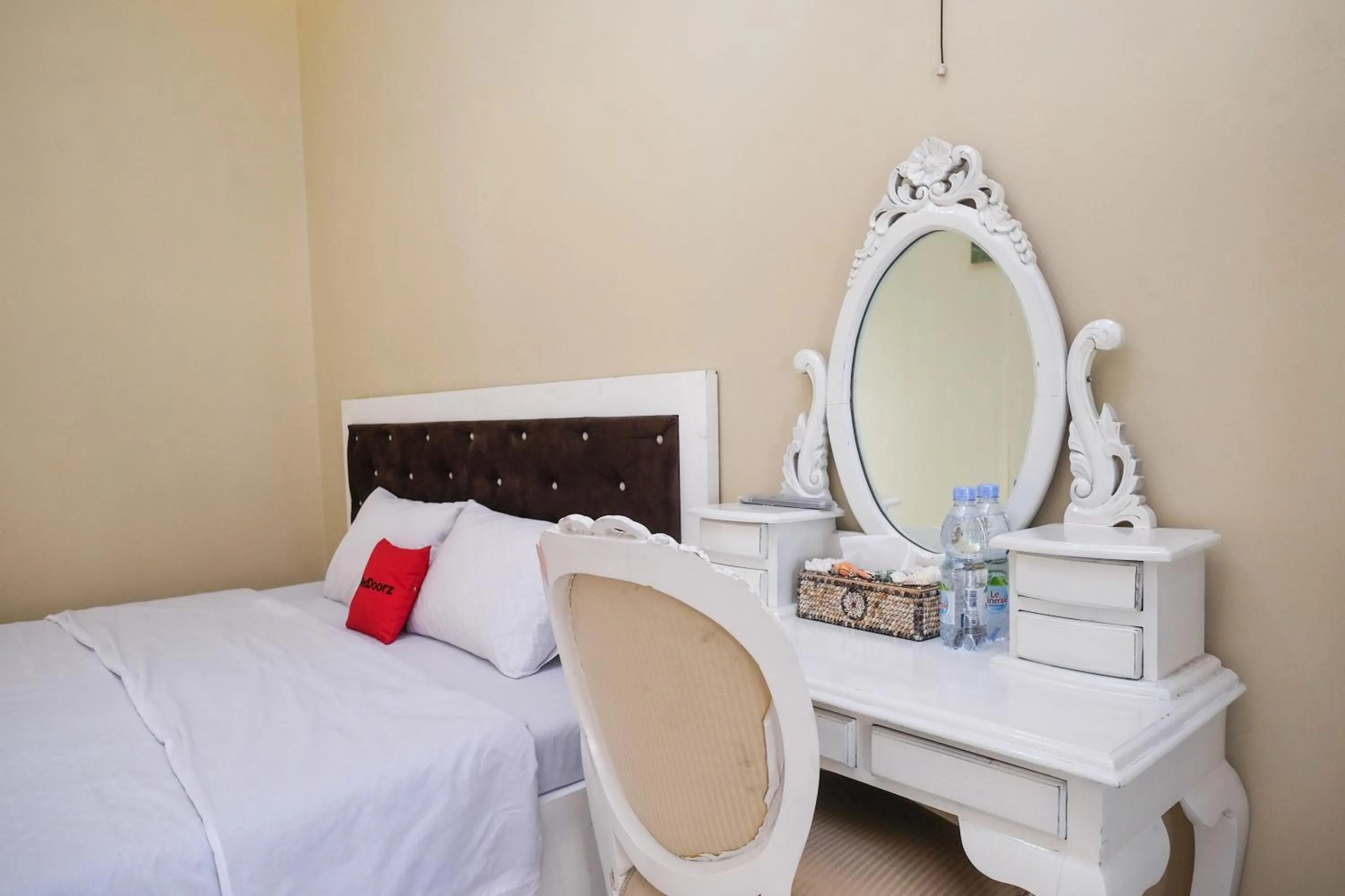 Bedroom, Bed in RedDoorz Syariah near Alun Alun Wonosobo 3