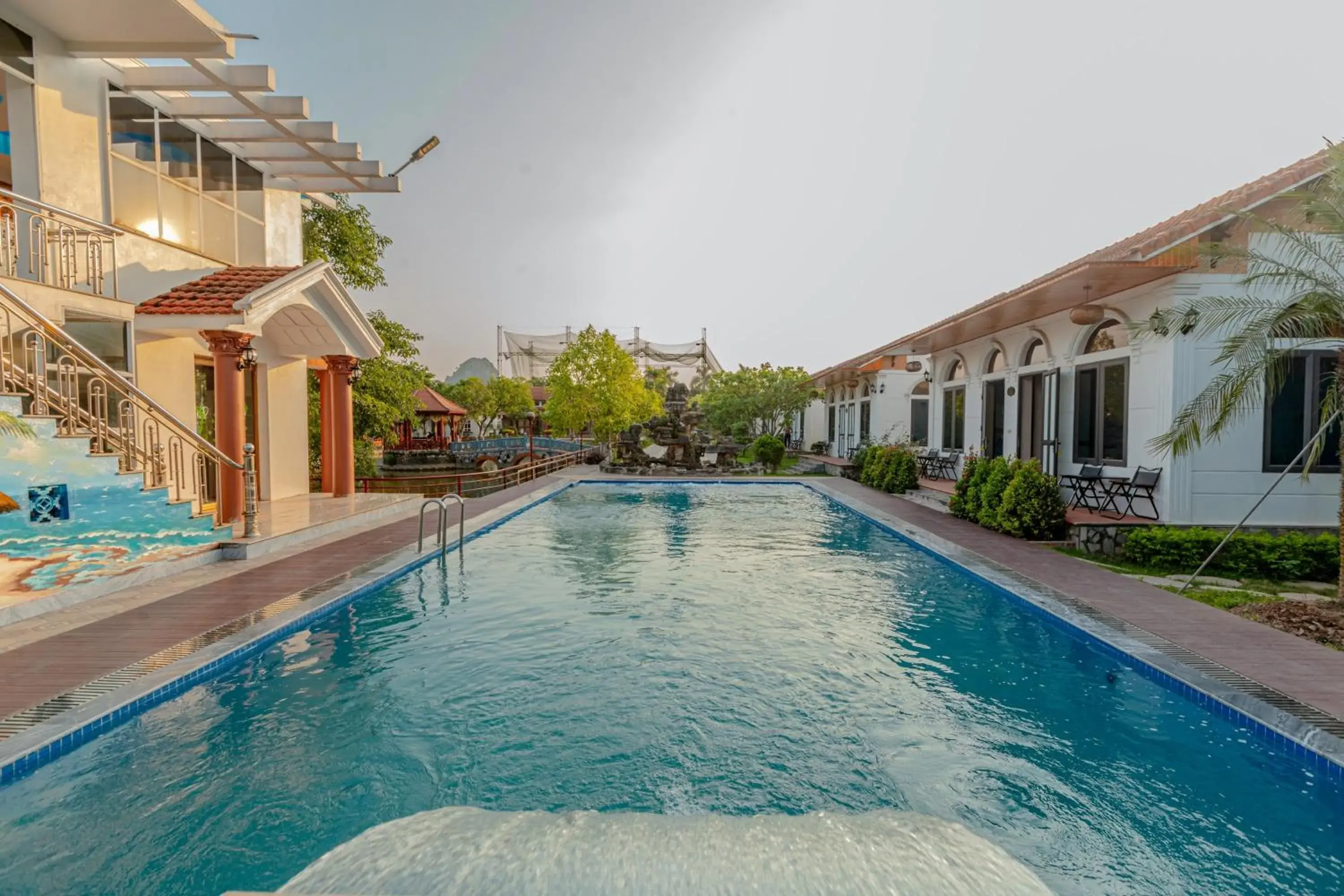 Swimming pool in Hoa Lu Garden Resort Swimming pool in Hoa Lu Garden Resort