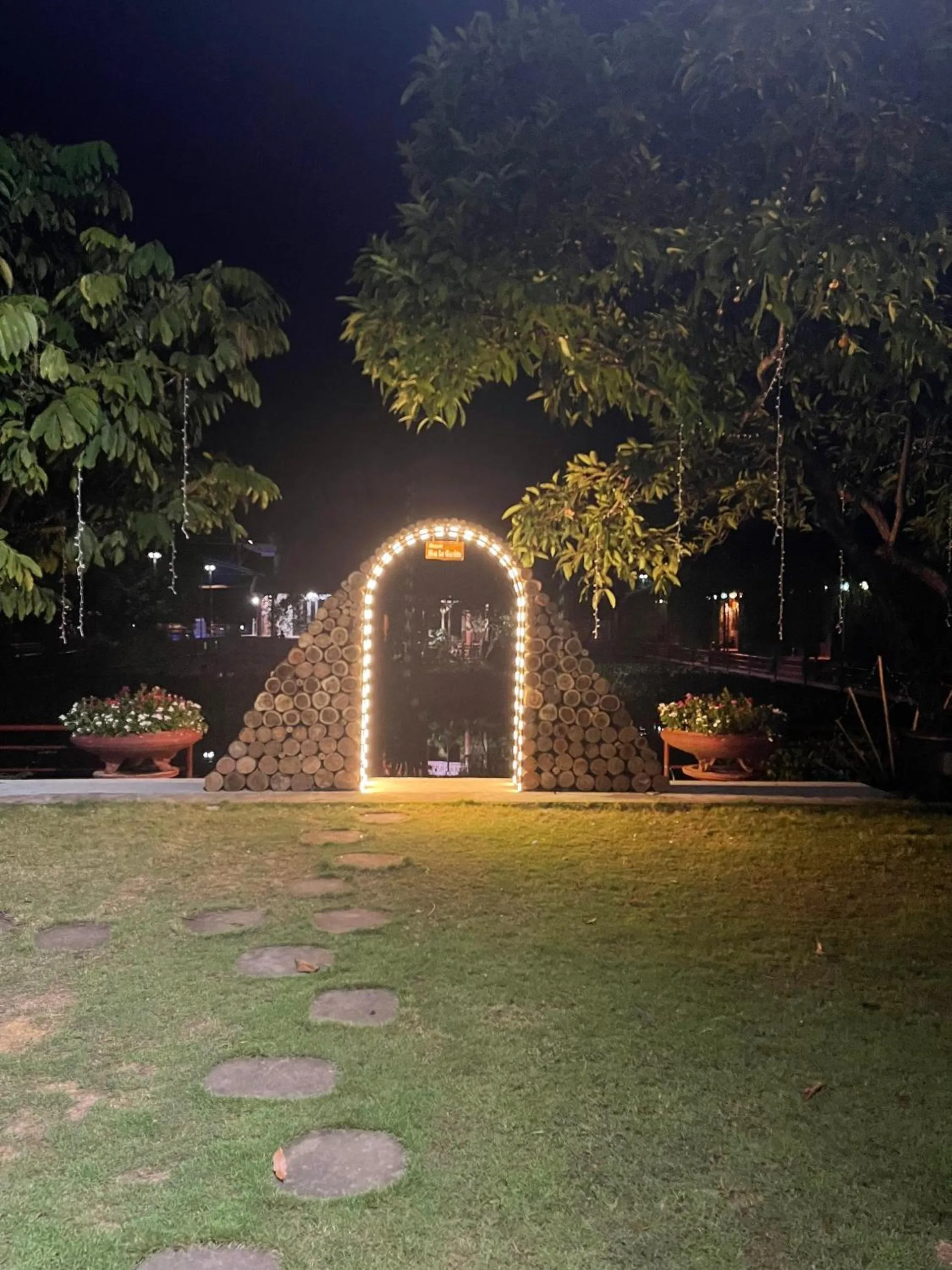 Night in Hoa Lu Garden Resort