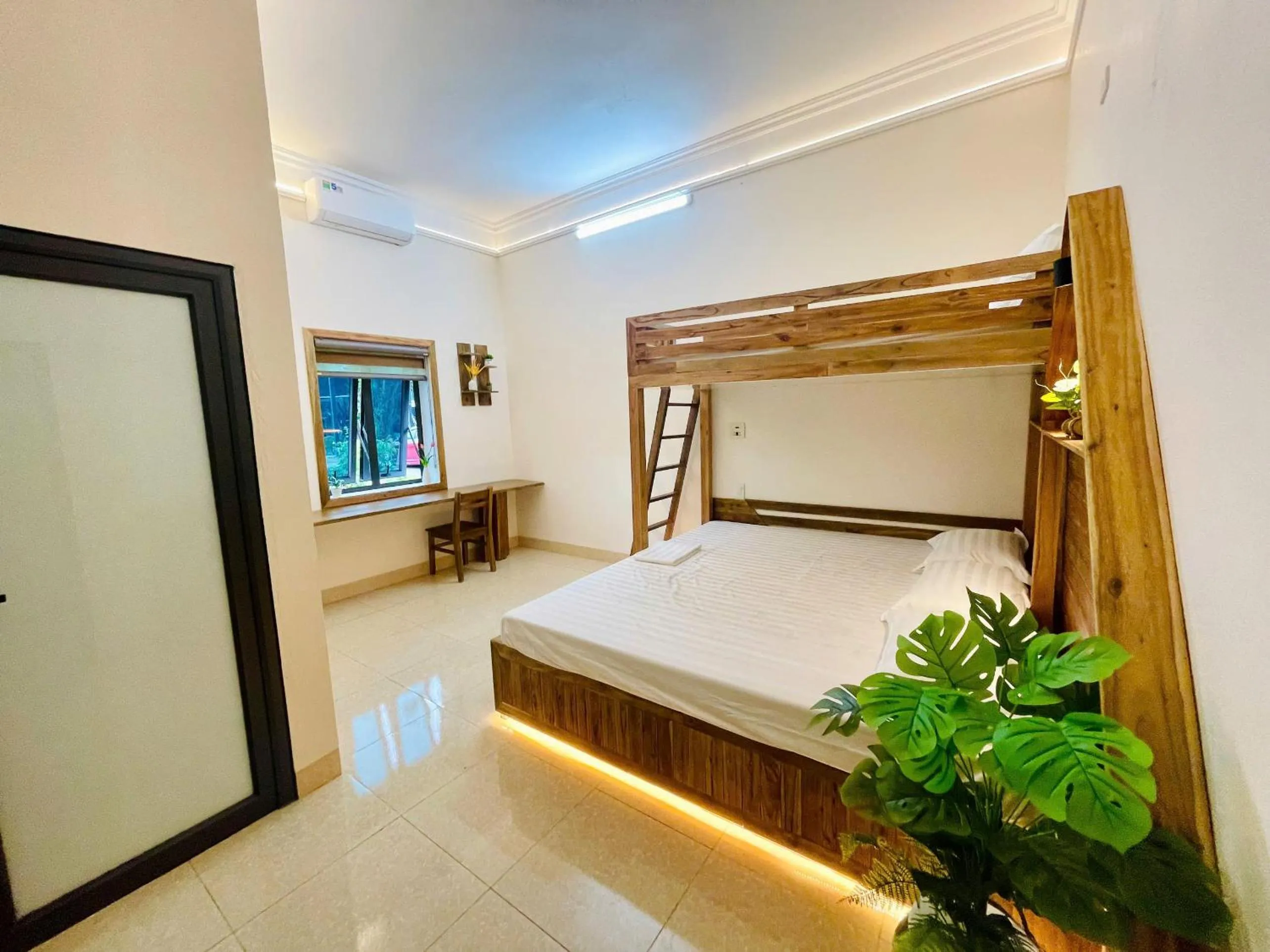 Photo of the whole room, Bed in Hoa Lu Garden Resort