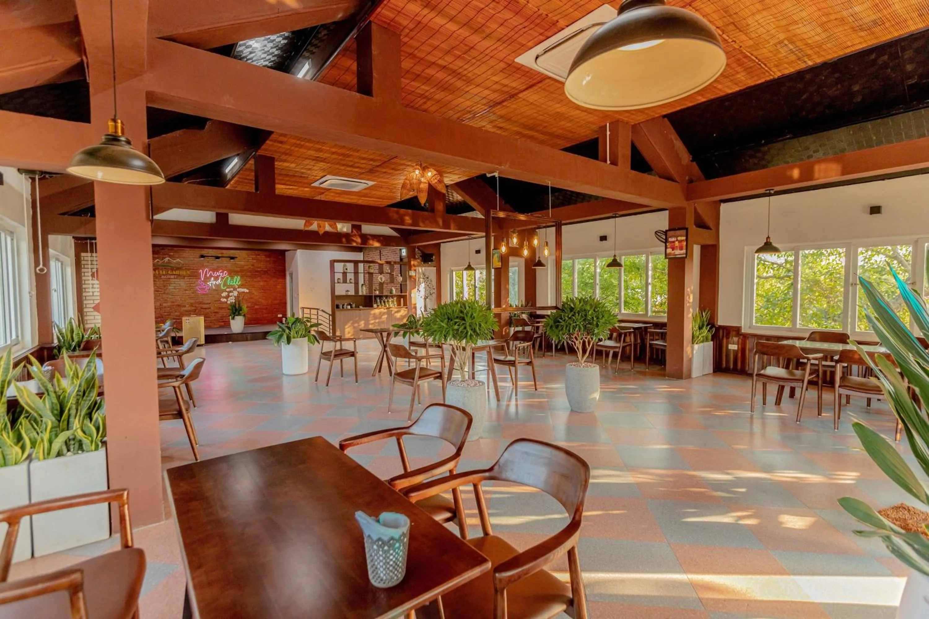 Restaurant/places to eat in Hoa Lu Garden Resort