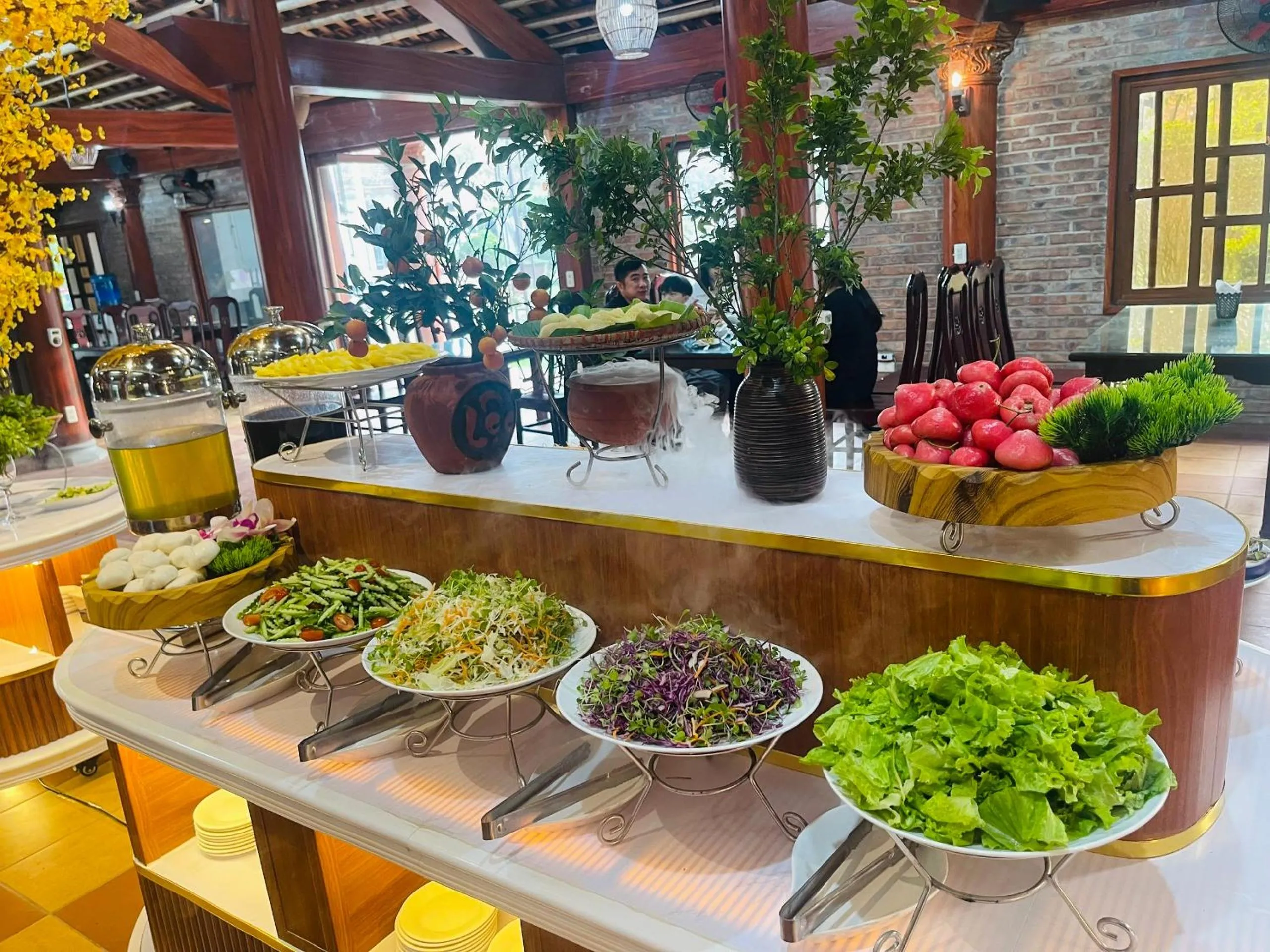 Lunch in Hoa Lu Garden Resort