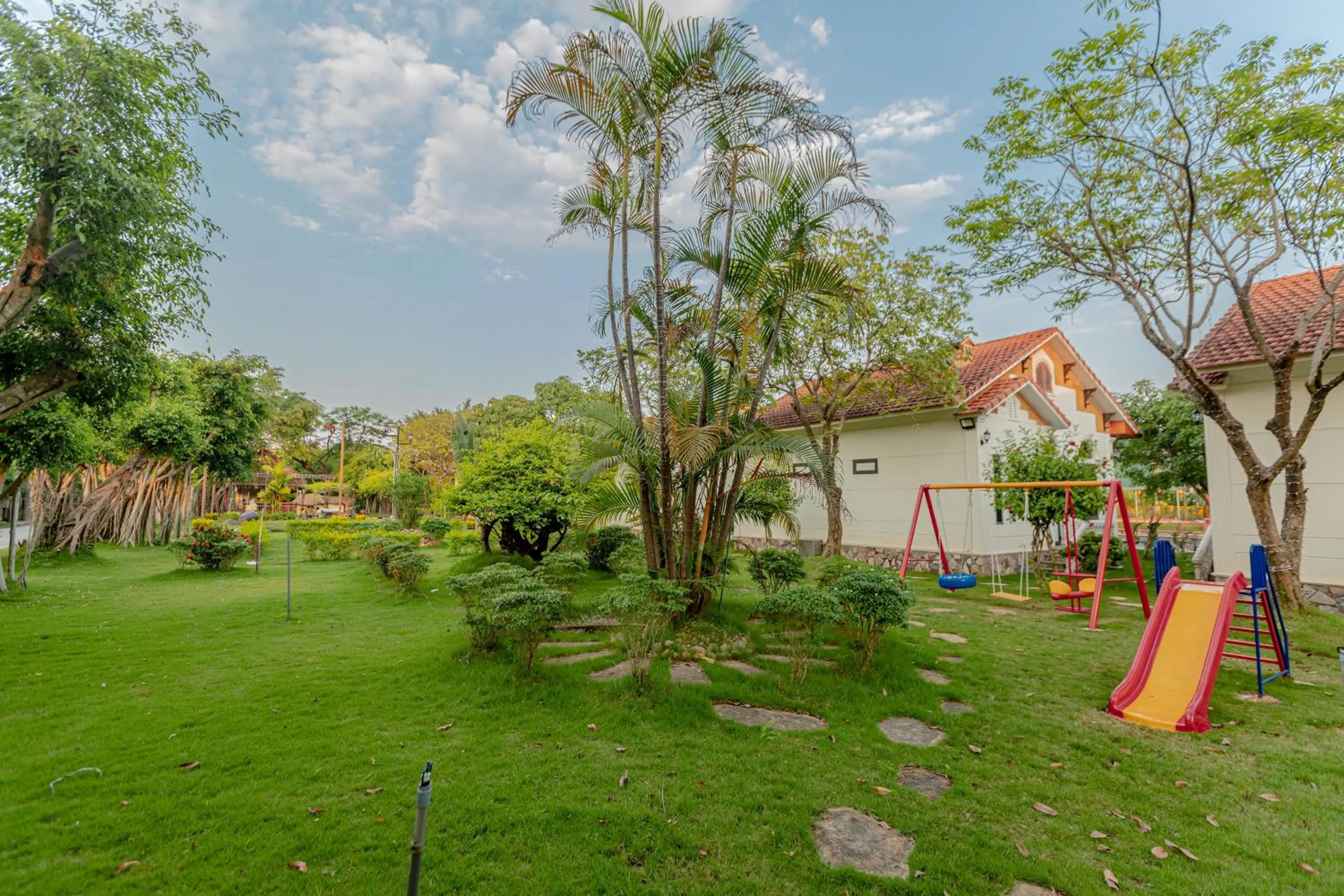 Children play ground in Hoa Lu Garden Resort