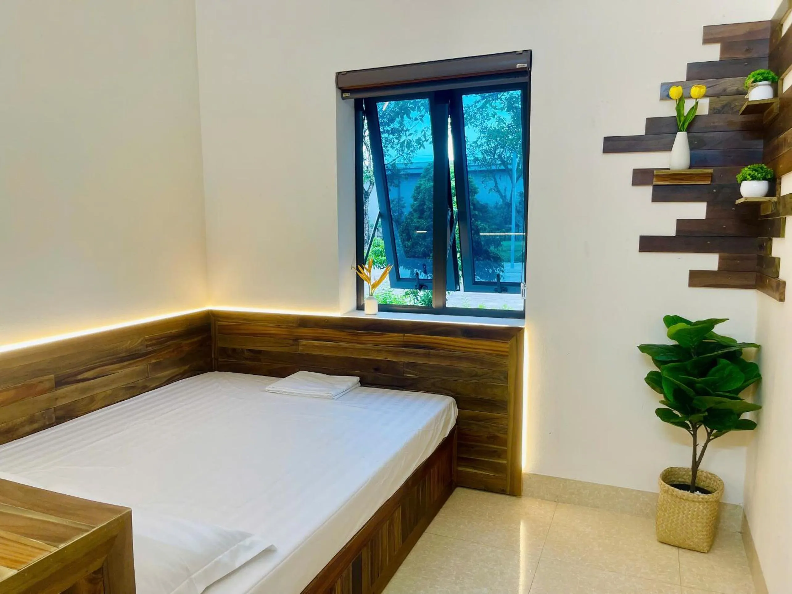 Bed in Hoa Lu Garden Resort