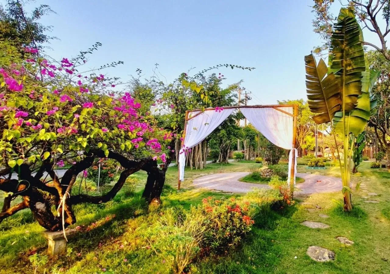 Garden in Hoa Lu Garden Resort