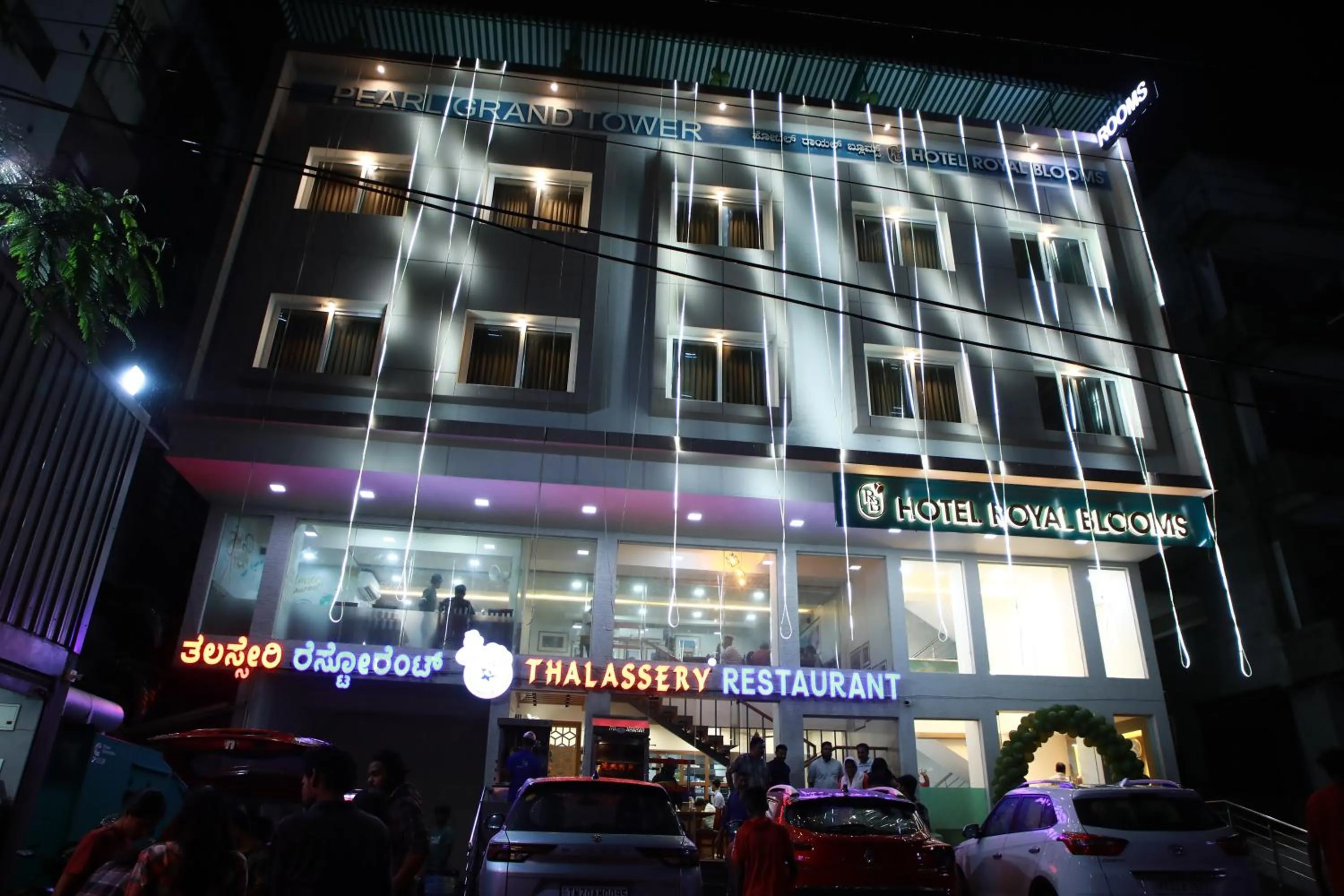 Night in Hotel Royal Blooms