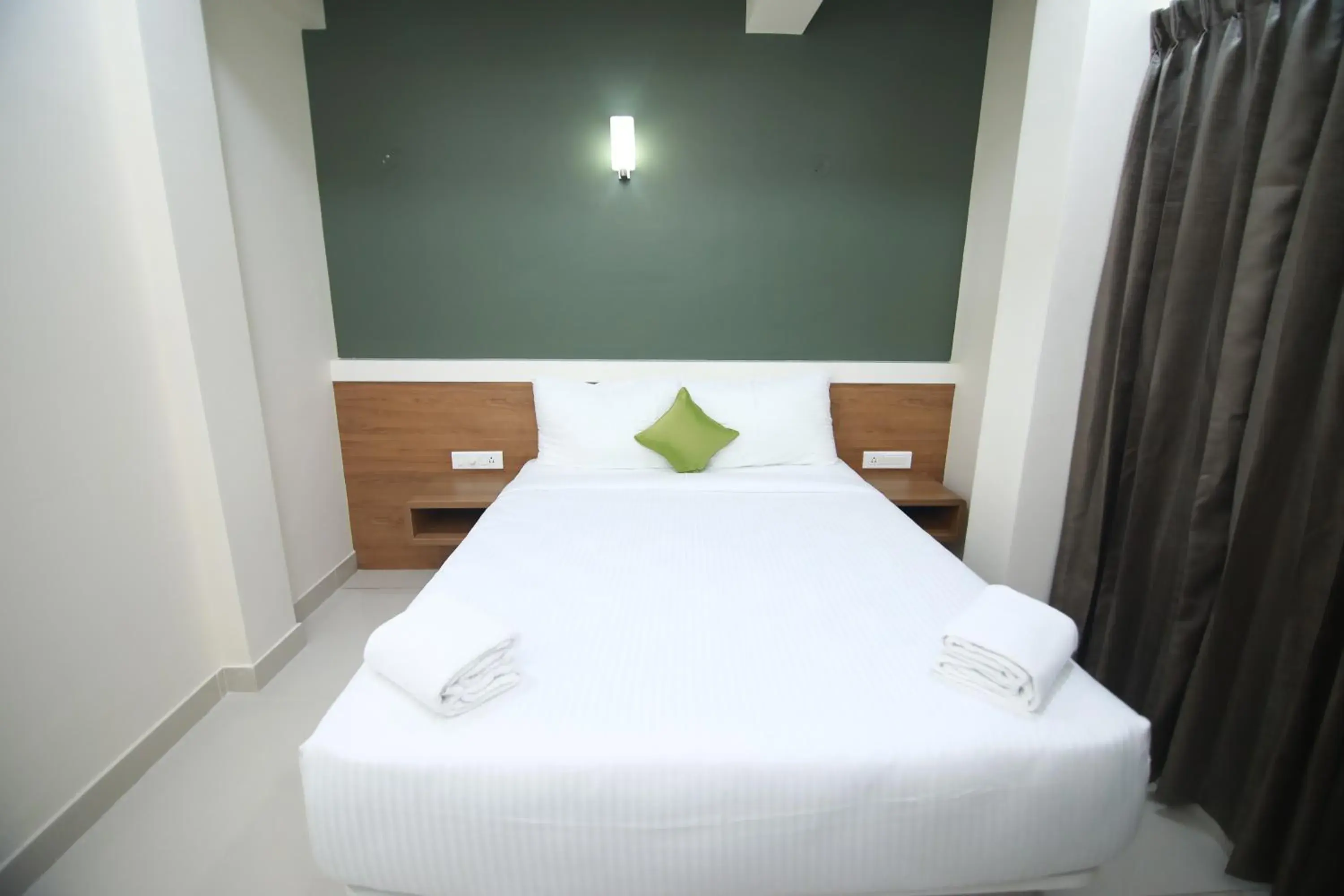 Bedroom, Bed in Hotel Royal Blooms Bedroom, Bed in Hotel Royal Blooms