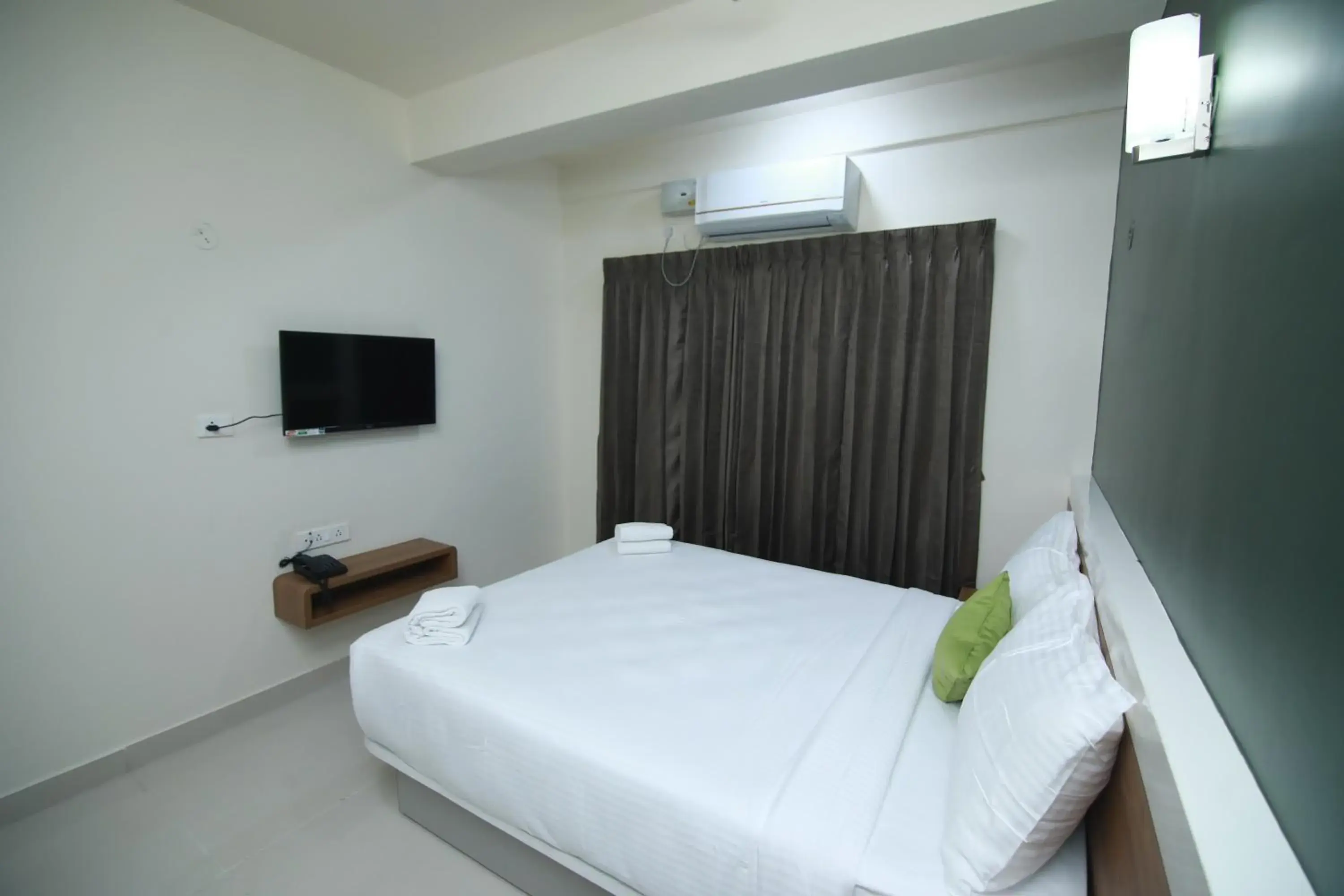 Bedroom, Bed in Hotel Royal Blooms Bedroom, Bed in Hotel Royal Blooms