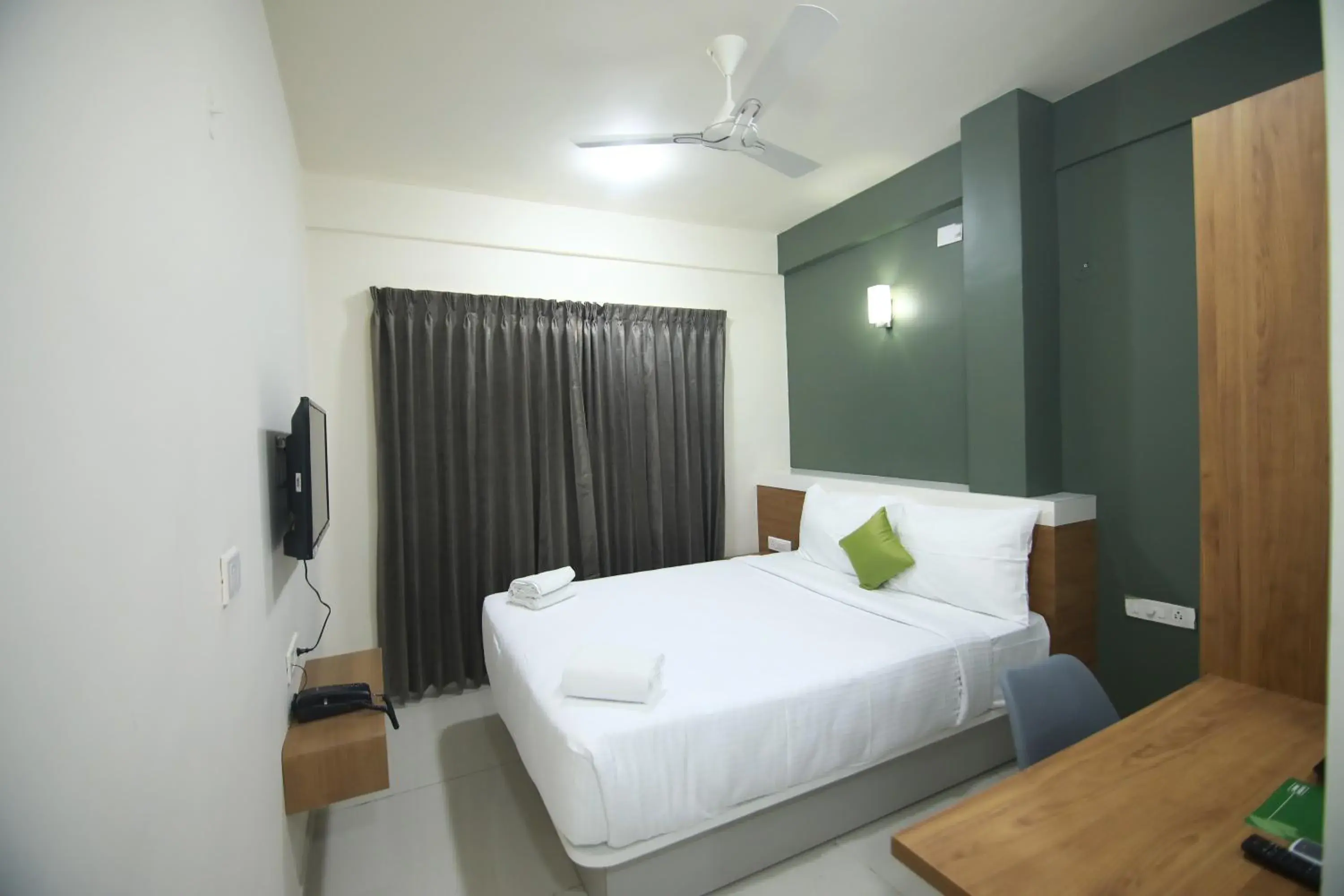 Bedroom, Bed in Hotel Royal Blooms Bedroom, Bed in Hotel Royal Blooms