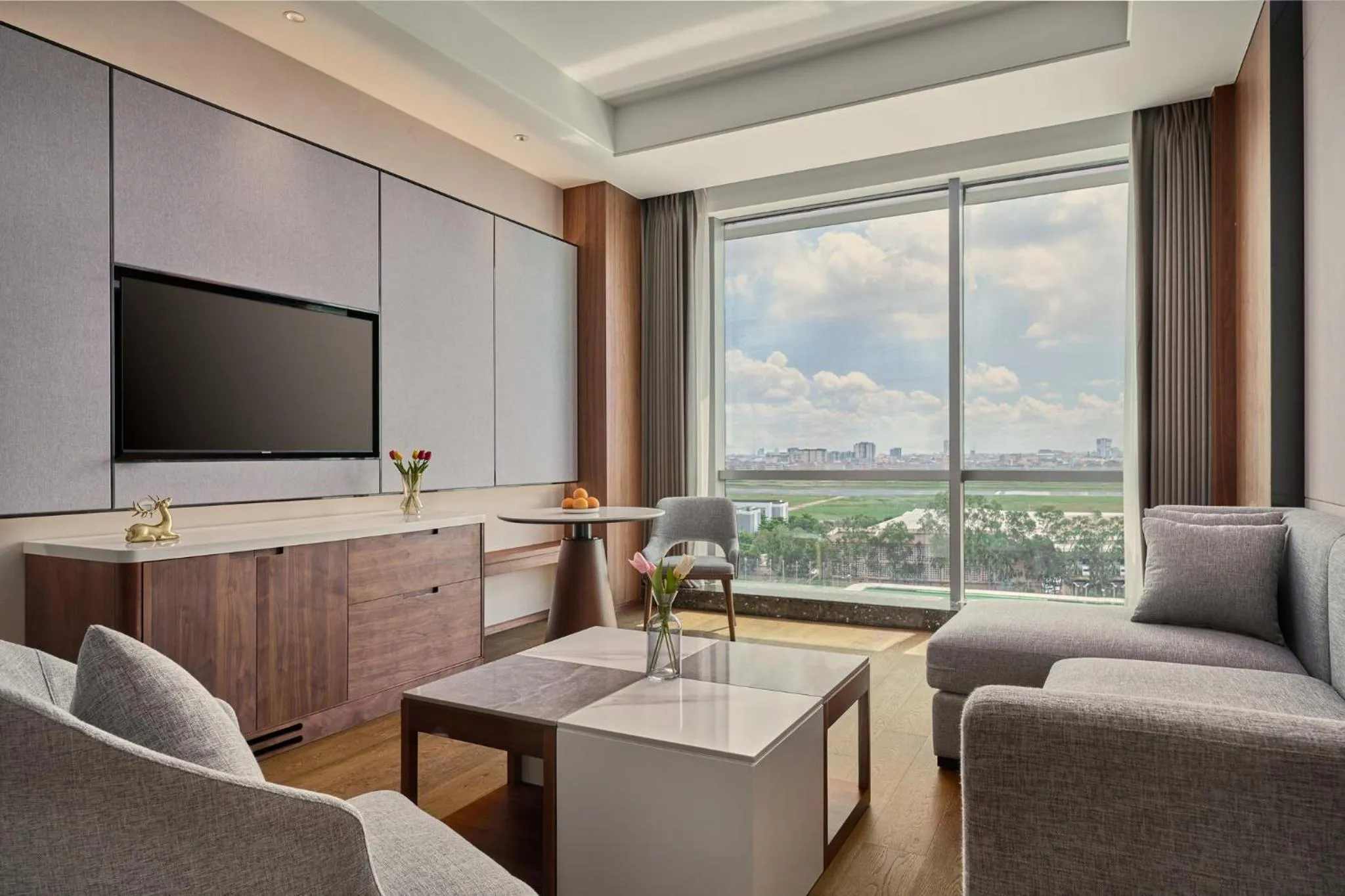 Photo of the whole room in Crowne Plaza Phnom Penh by IHG 金边皇冠假日酒店 Former VM Hotel