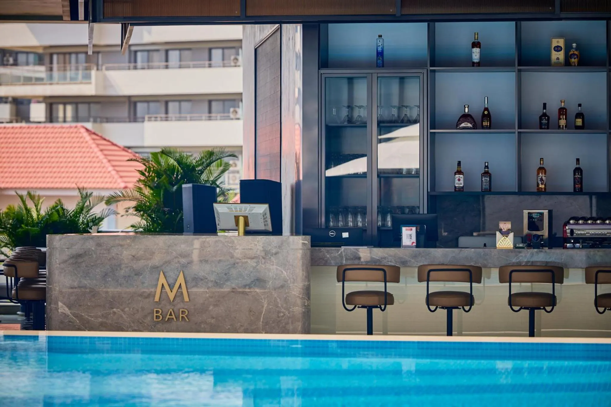 Lounge or bar in Crowne Plaza Phnom Penh by IHG 金边皇冠假日酒店 Former VM Hotel