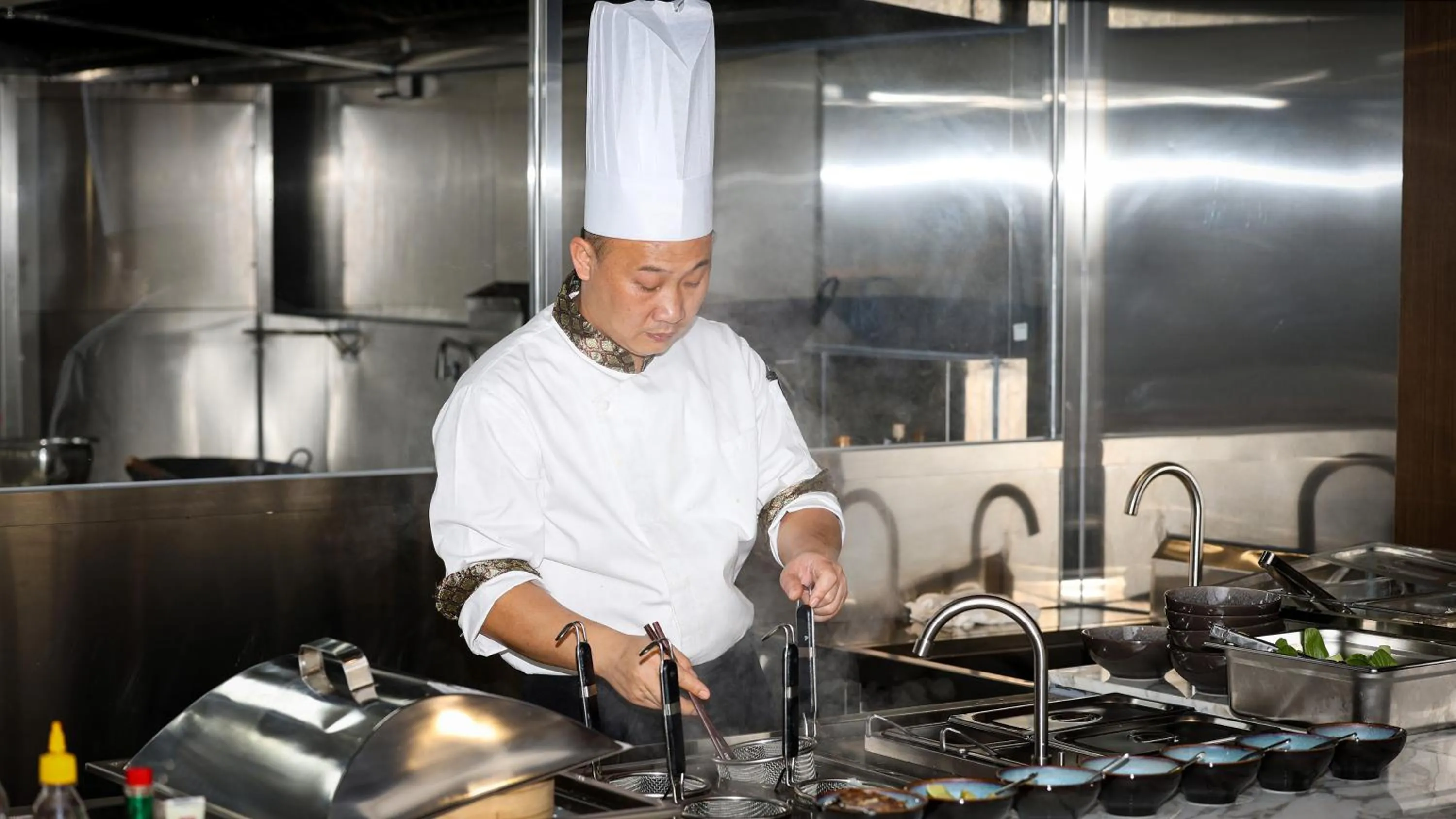 Restaurant/places to eat in VM Hotel