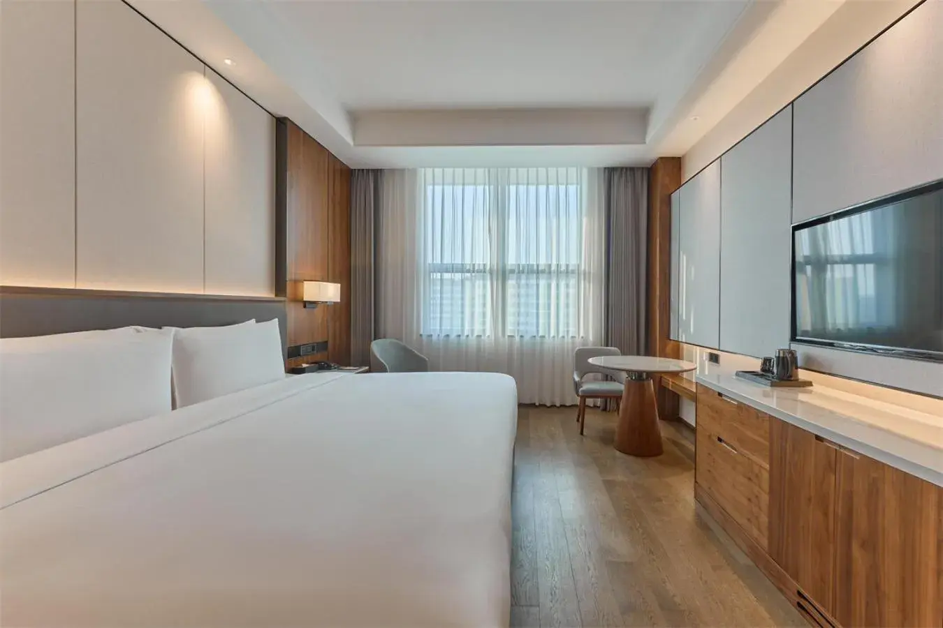 Bed in Crowne Plaza Phnom Penh by IHG 金边皇冠假日酒店 Former VM Hotel Bed in Crowne Plaza Phnom Penh by IHG 金边皇冠假日酒店 Former VM Hotel