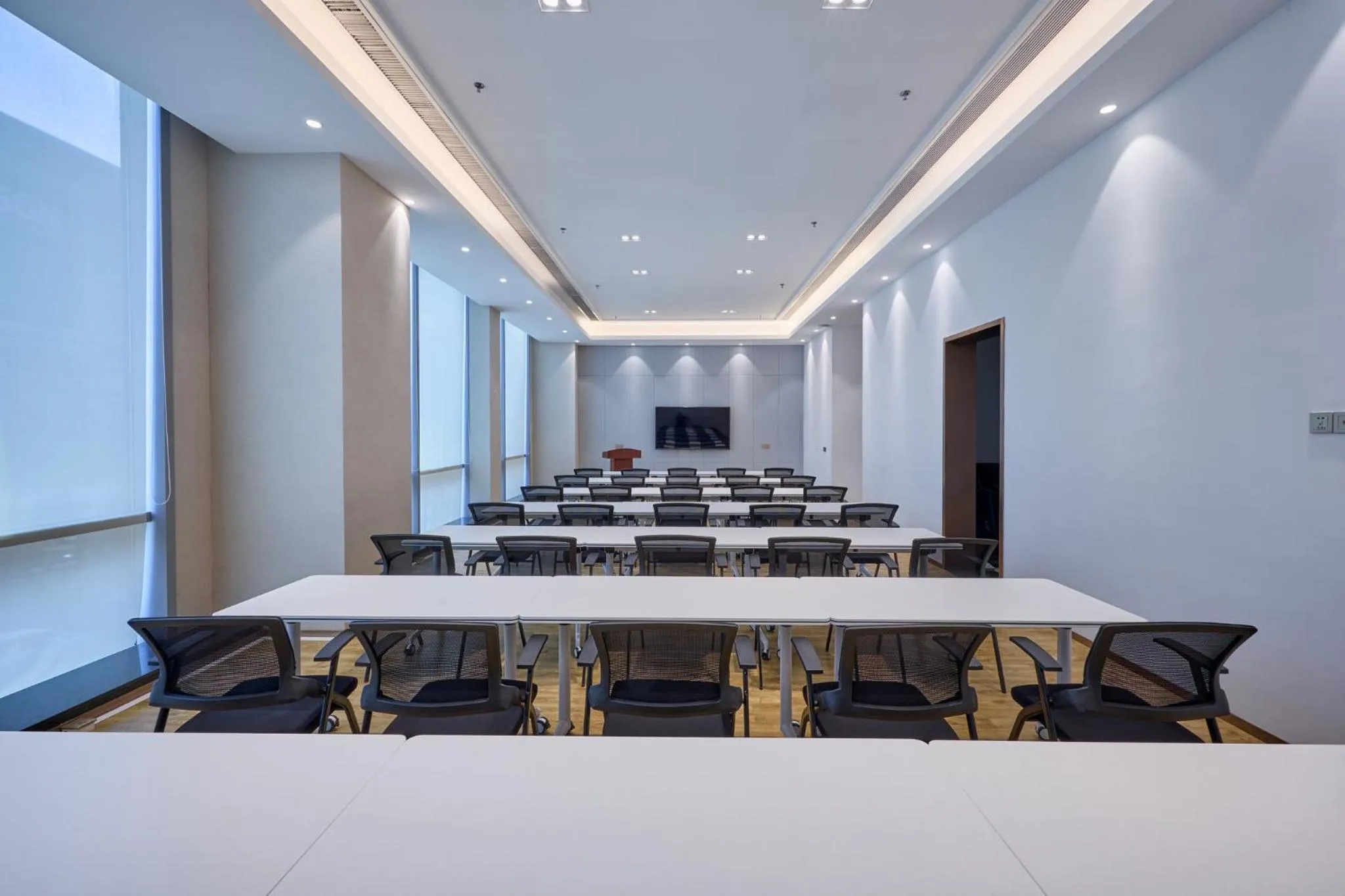 Meeting/conference room in Crowne Plaza Phnom Penh by IHG 金边皇冠假日酒店 Former VM Hotel