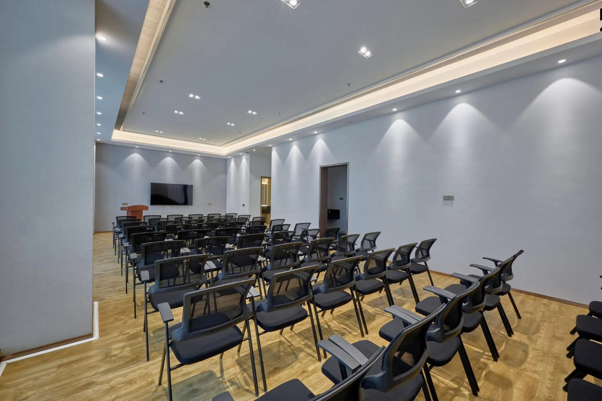 Meeting/conference room in Crowne Plaza Phnom Penh by IHG 金边皇冠假日酒店 Former VM Hotel